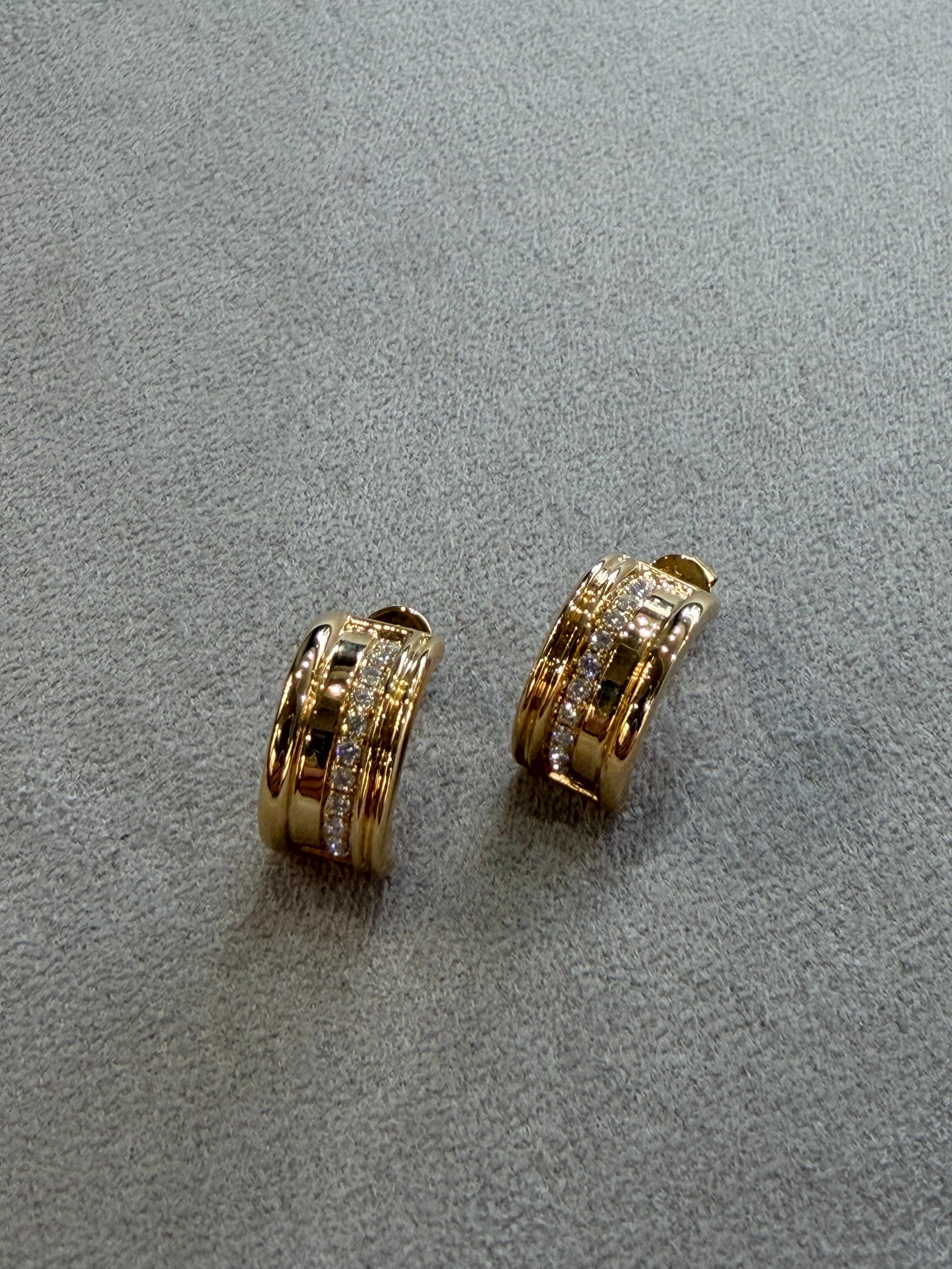 Boucles d'oreilles Reine en or jaune et diamants blancs. en vente 4