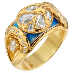 Anello a fascia larga in oro giallo con diamanti taglio rosa e smalto vetroso