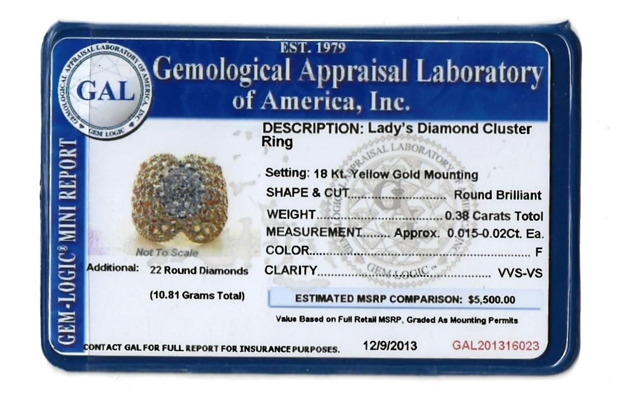 Bague à large anneau en or jaune avec grappe de diamants ronds brillants F / VVS en vente 9