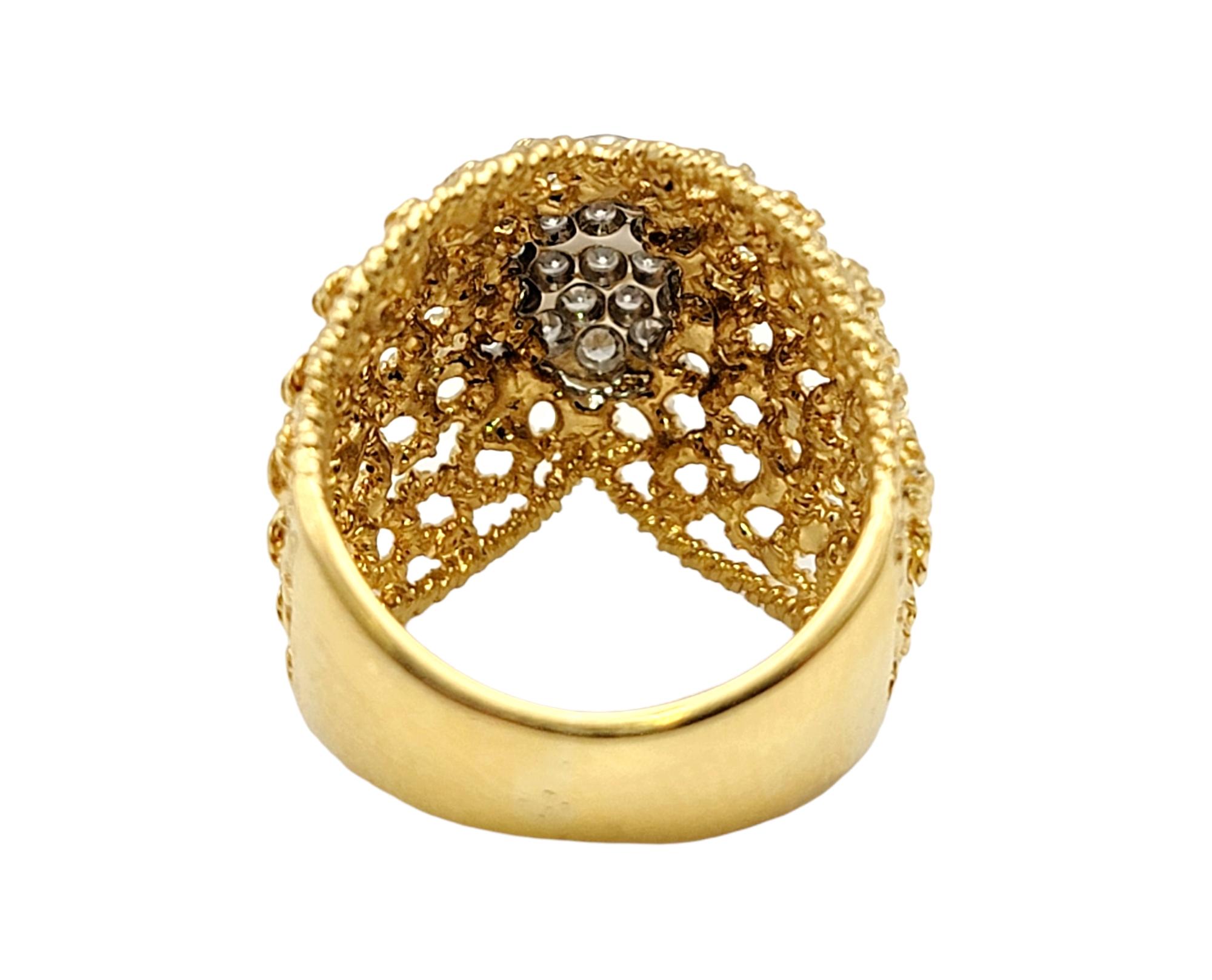 Yellow Gold Wide Mesh Band Ring with Round Brilliant Diamond Cluster F / VVS In Good Condition For Sale In Scottsdale, AZ