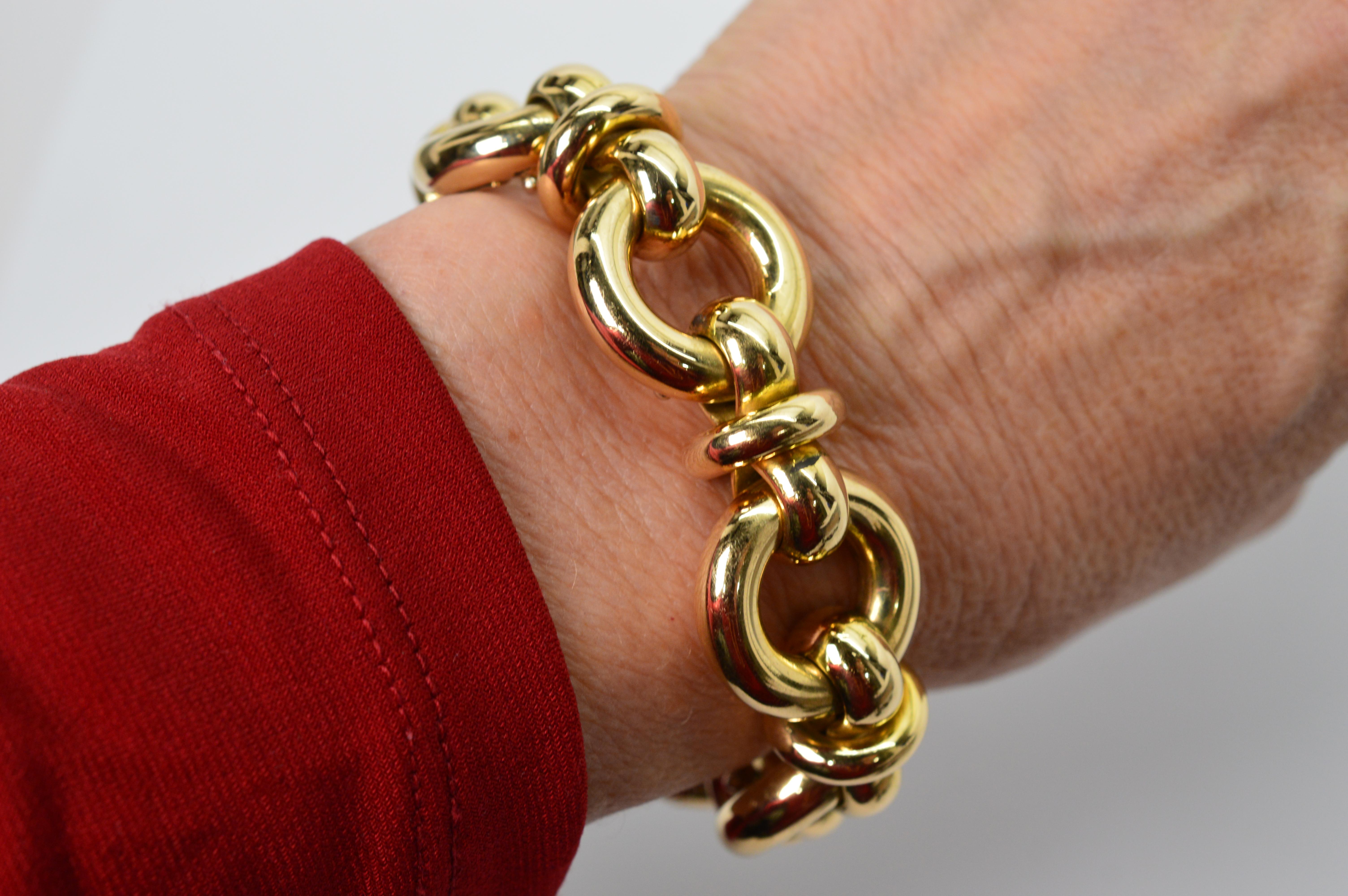 A spectacular retro piece that makes a bold statement. Quality Italian made in eighteen karat 18K yellow gold, this eight inch bracelet consists of wide circular links measuring approximately 22.4mm  wide and 5.5 mm thick. Each chunky, but hollow