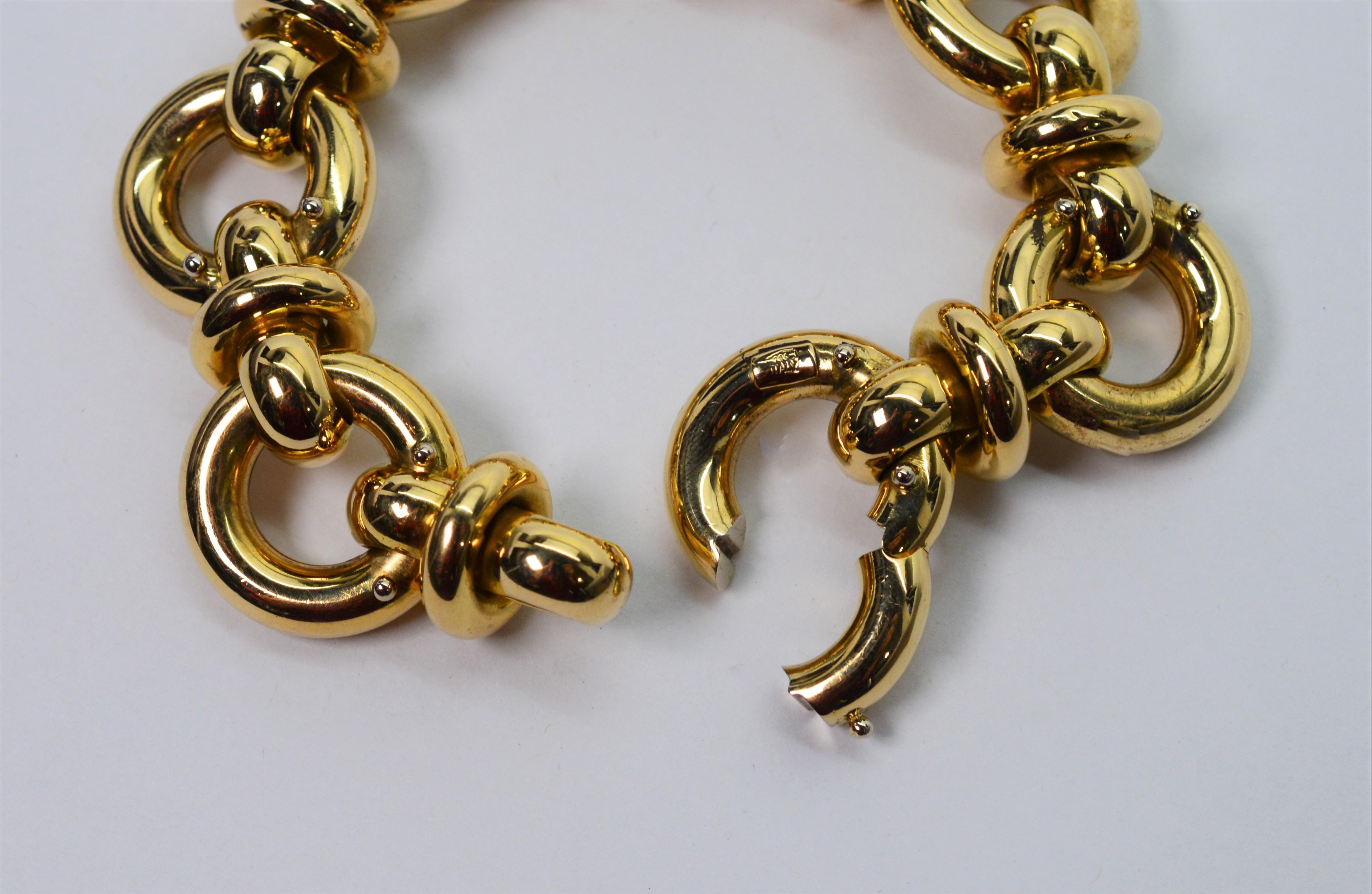 Yellow Gold Wide Round Link Chain Statement Bracelet In Good Condition For Sale In Mount Kisco, NY