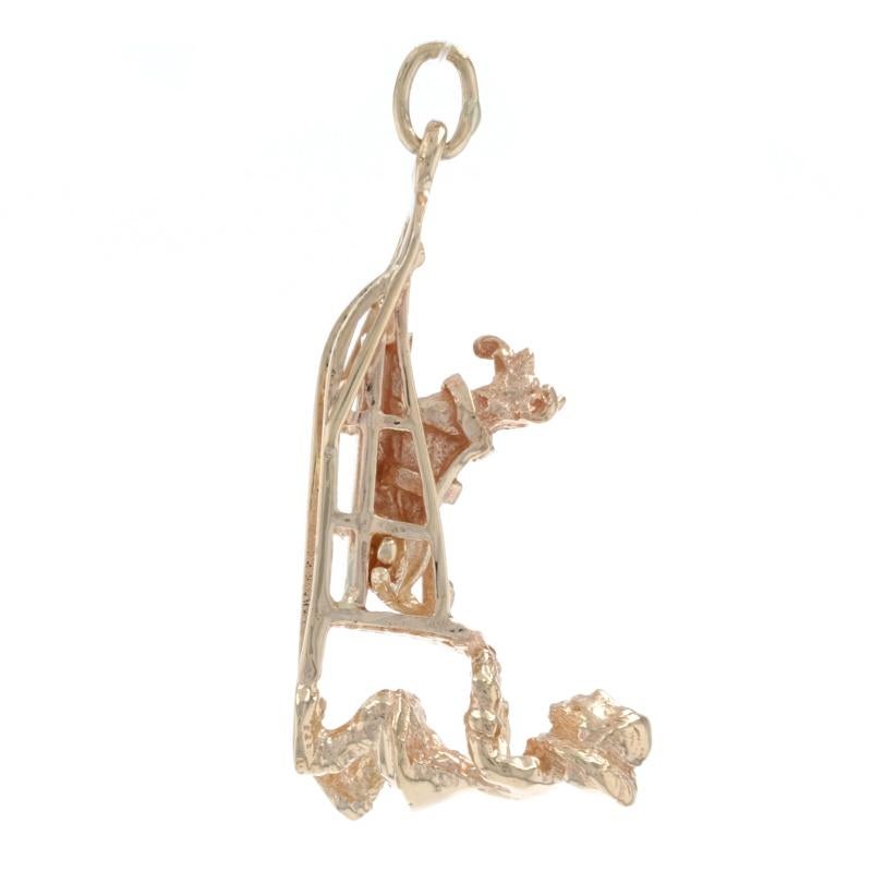 Yellow Gold Winter Sledding Charm - 14k Man & Dog In Excellent Condition For Sale In Greensboro, NC