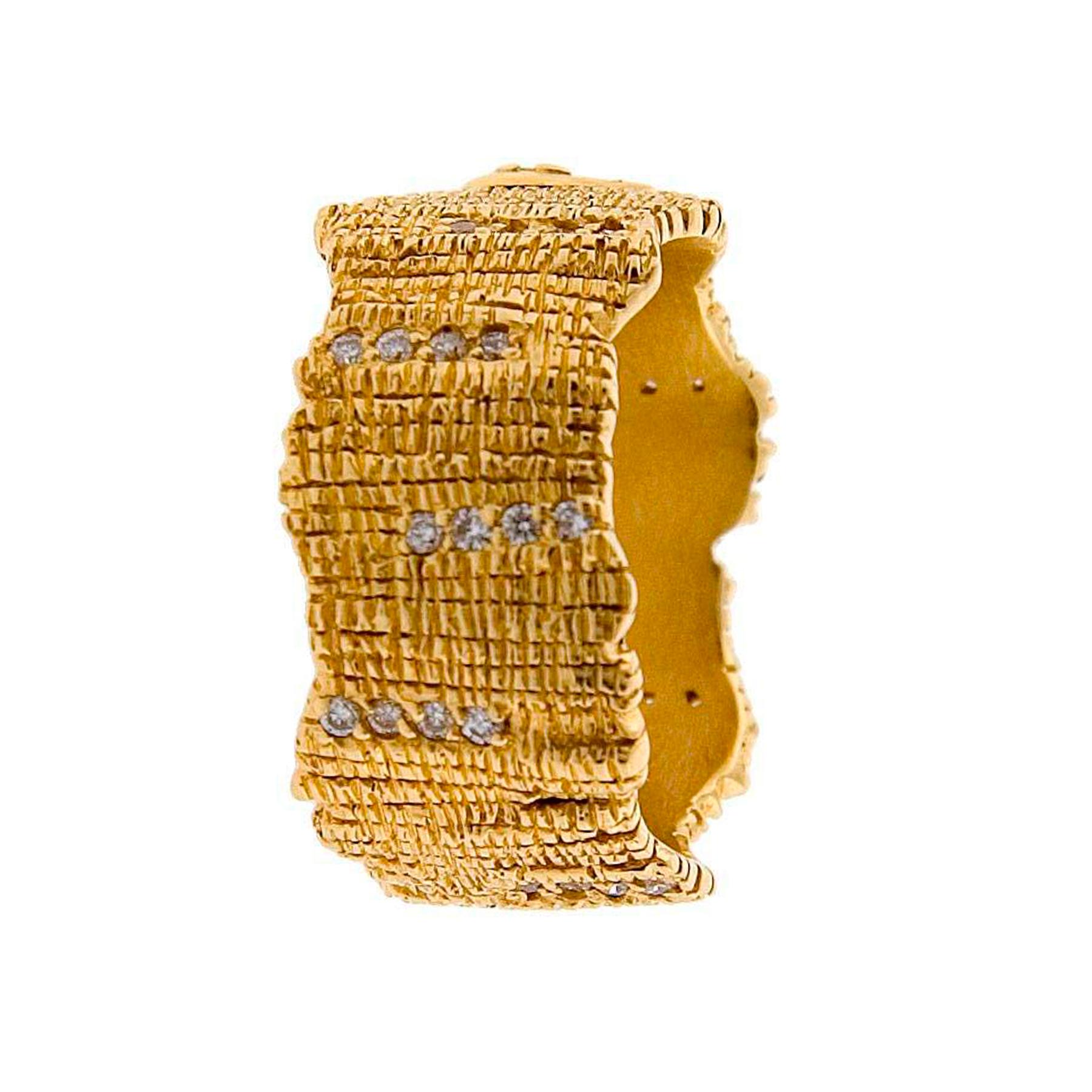 Contemporary Yellow Gold Wire Band Ring with 0.26 Carat Brilliant Diamonds For Sale
