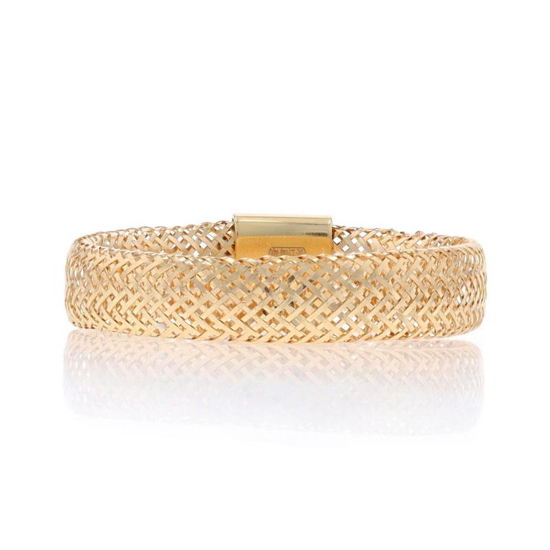 Taille : 8

Contenu du métal : Or jaune 14k

Style : Maille tissée

Mesures

Hauteur de la face (du nord au sud) : 7/32