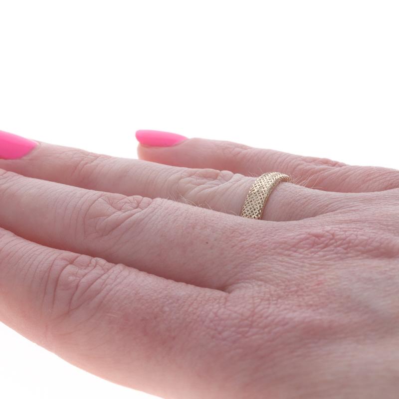Anneau en or jaune tissé - 14k Ring SZ 8 en vente 1