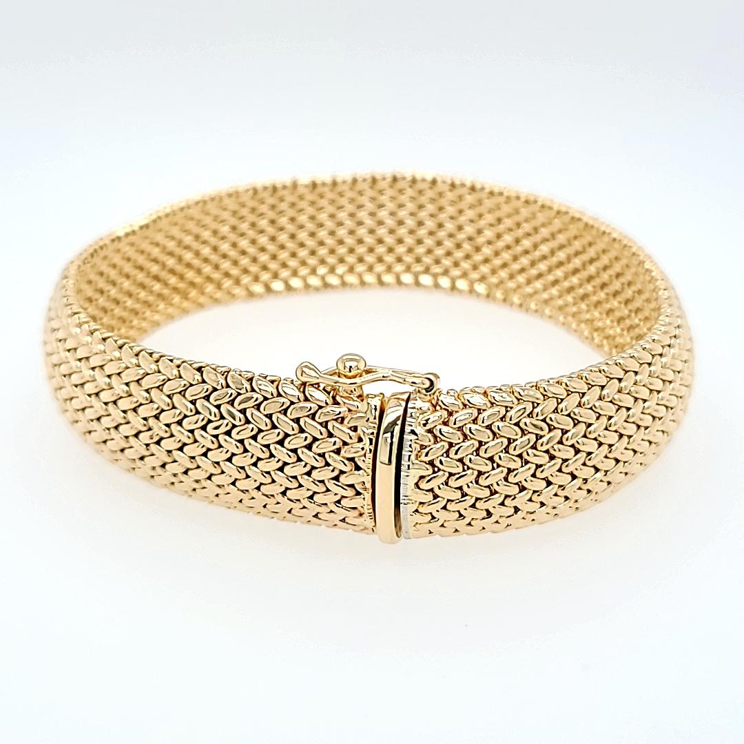 Yellow Gold Woven Mesh Bracelet In Good Condition In Coral Gables, FL