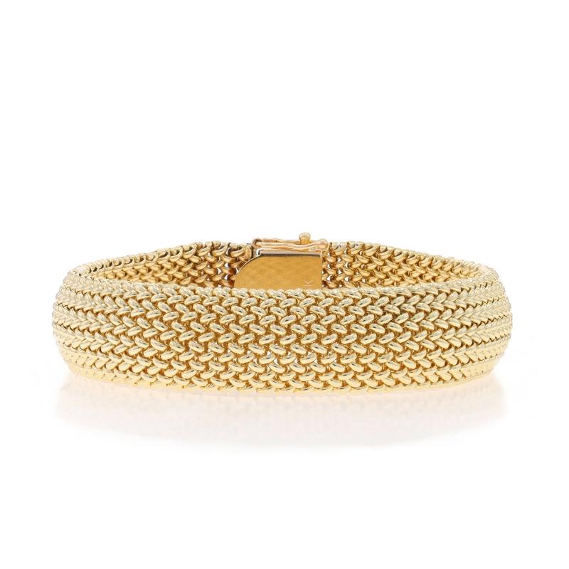Metal Content: 14k Yellow Gold

Chain Style: Woven Mesh
Bracelet Style: Chain
Fastening Type: Tab Box Clasp with Two Side Safety Clasps

Measurements

Length: 7 1/2