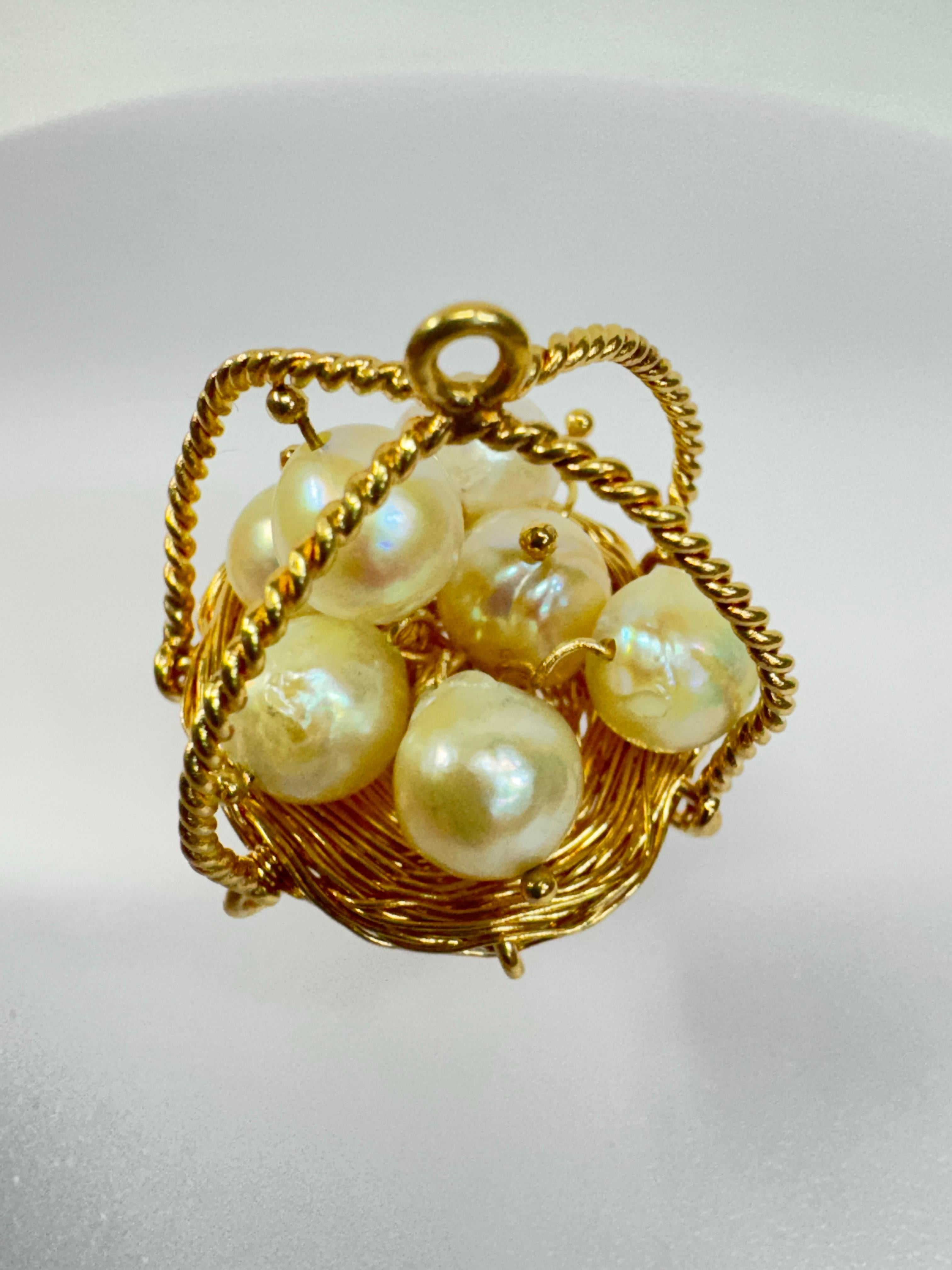 da uomo o donna Ciondolo con cesto di perle coltivate in oro giallo a filo intrecciato in vendita