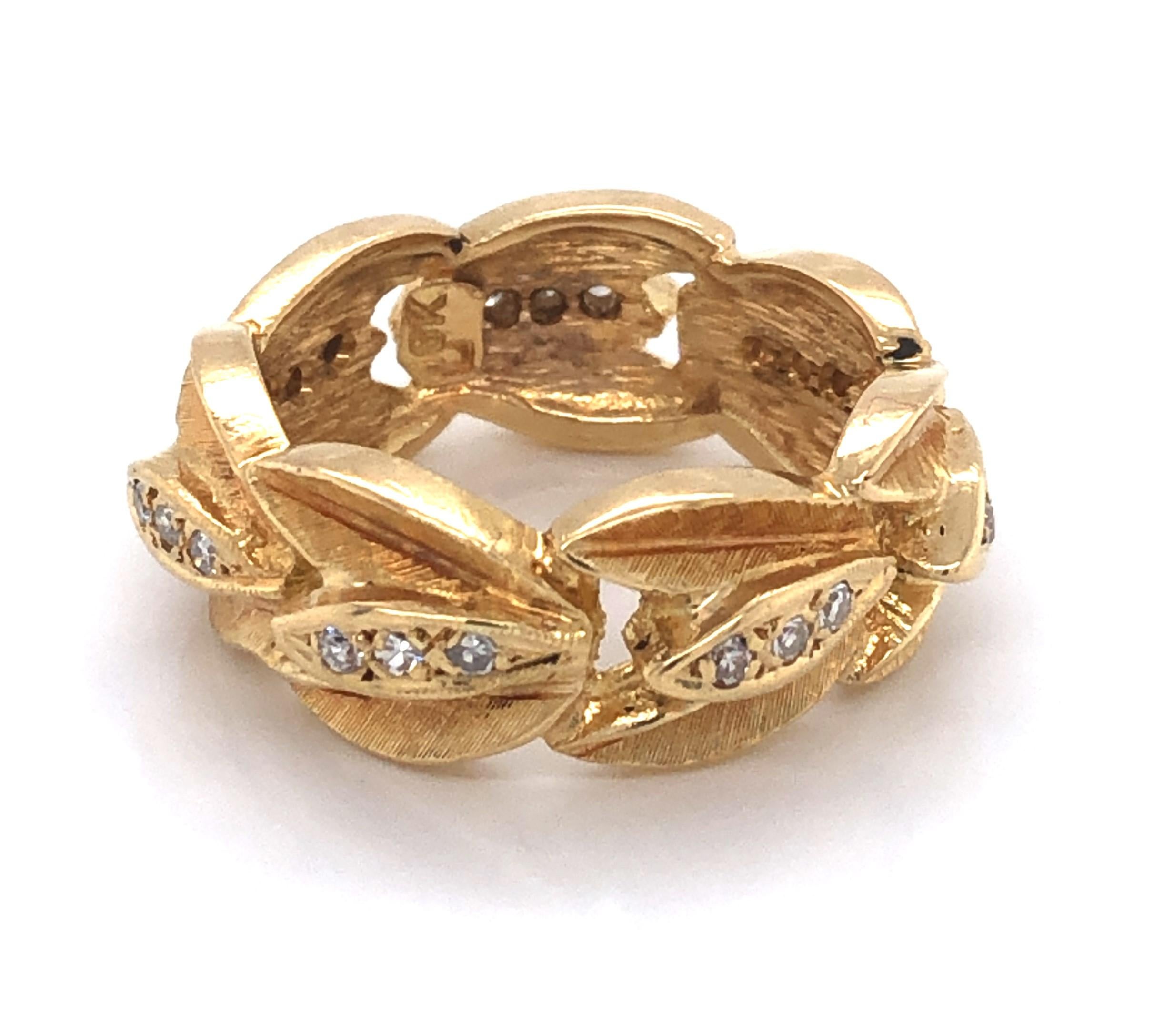 Round Cut 18 Karat Yellow Gold Diamond Wreath Ring 