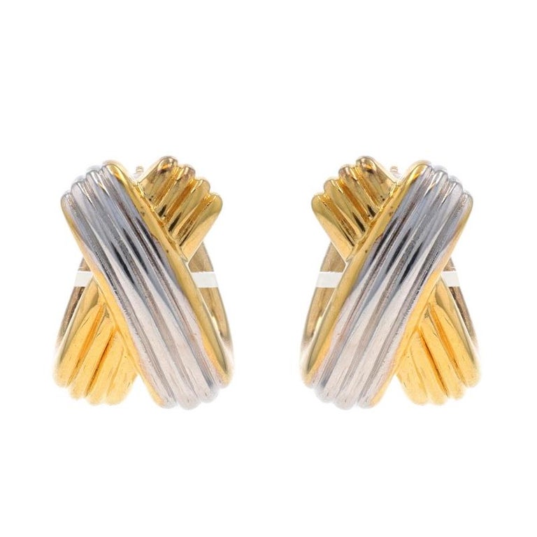 Orecchini a cerchio in oro giallo X Crossover Huggie - 14k Ribbed Pierced in vendita su Italia