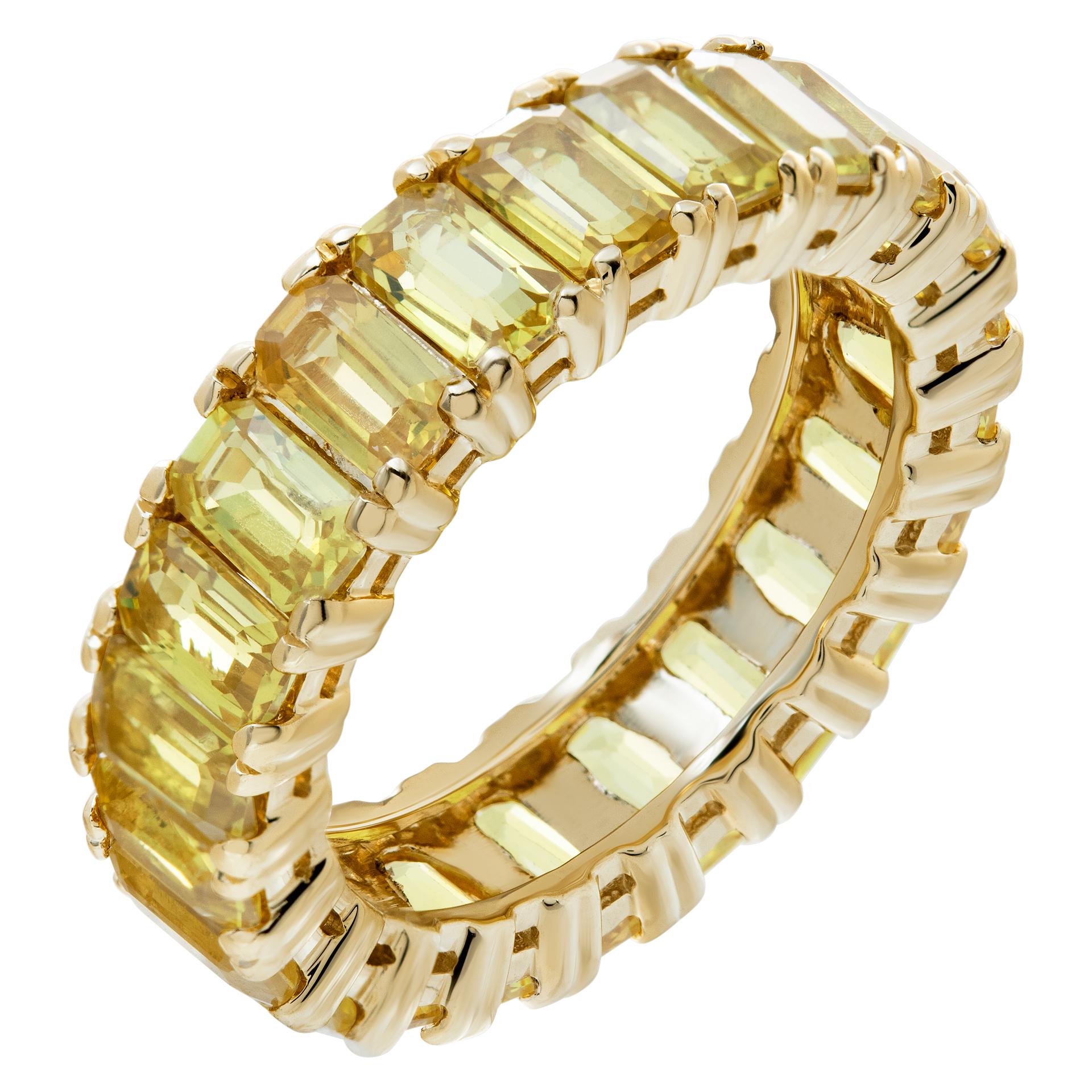Yellow gold yellow sapphire eternity band In Excellent Condition For Sale In Surfside, FL