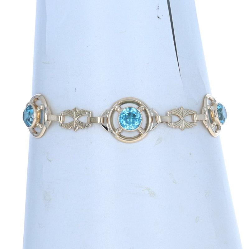 Ära: Retro
Datum: 1940er - 1950er Jahre

Metallgehalt: 10k Gelbgold

Informationen zu Stein
Natürlicher Zirkon
Karat(e): 5,25ctw
Schnitt: Rund
Farbe: Blau

Karat gesamt: 5,25ctw

Stil: Drei-Stein-Station Link
Verschluss-Typ: