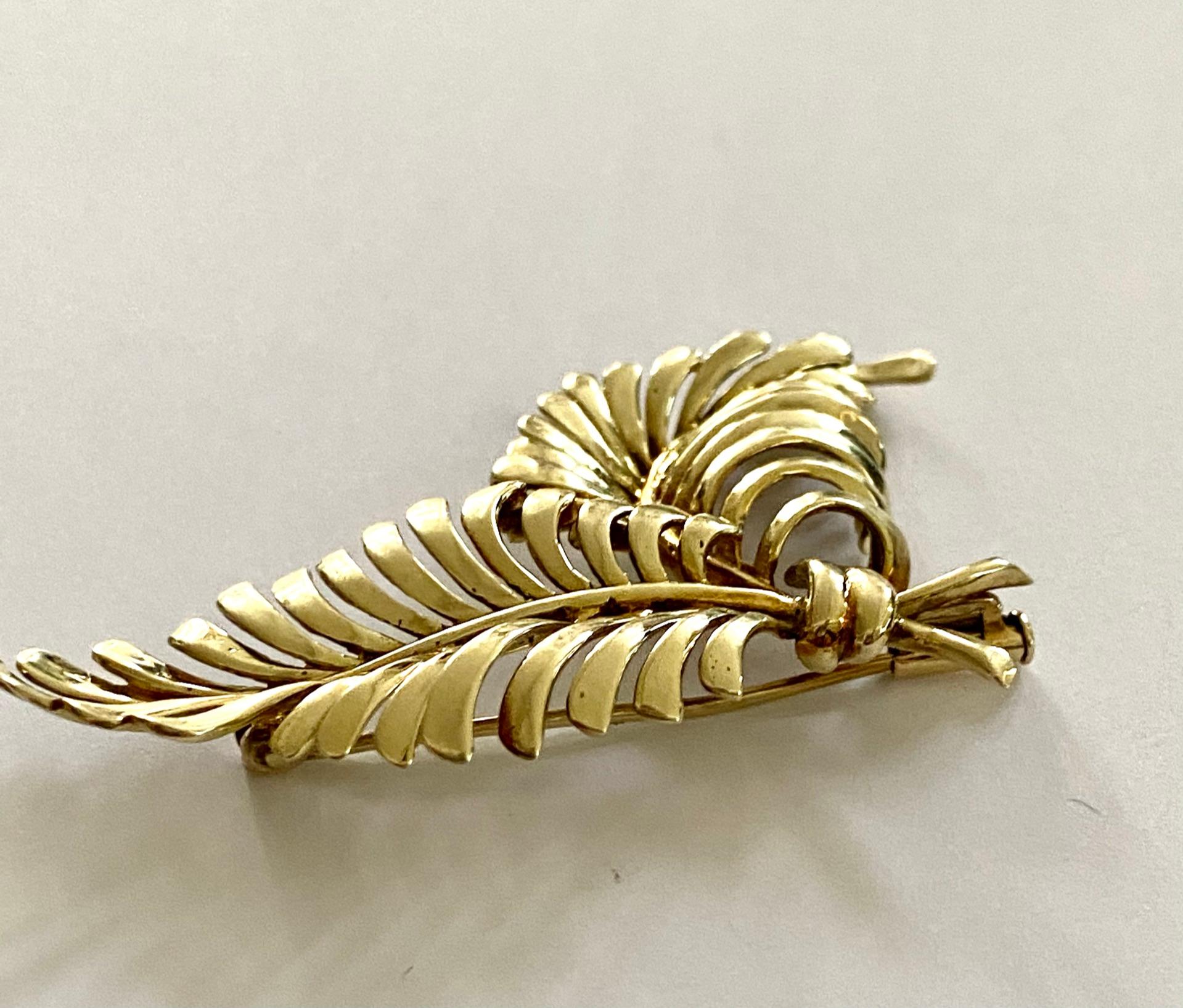 One (1) 14 Karat  Yellow Gold Brooch, stamped 585 and GVK = Fa. Gerritsen & van Kempen Zeist
Made in Holland ca 1955
2 Palm leafs.
weight: 12.67 grams.
Measserements:  55 x 54  x 5 mm
Gerritsen & van Kempen was in Holland a leading firm in making