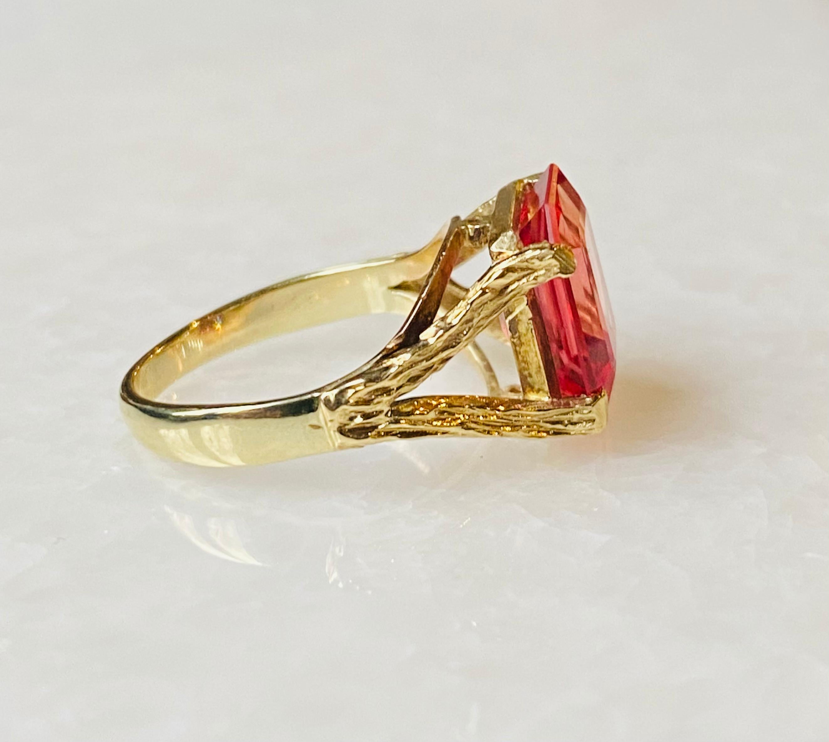 Retro 18 carat Yellow Golden Ring with Orange Sapphire