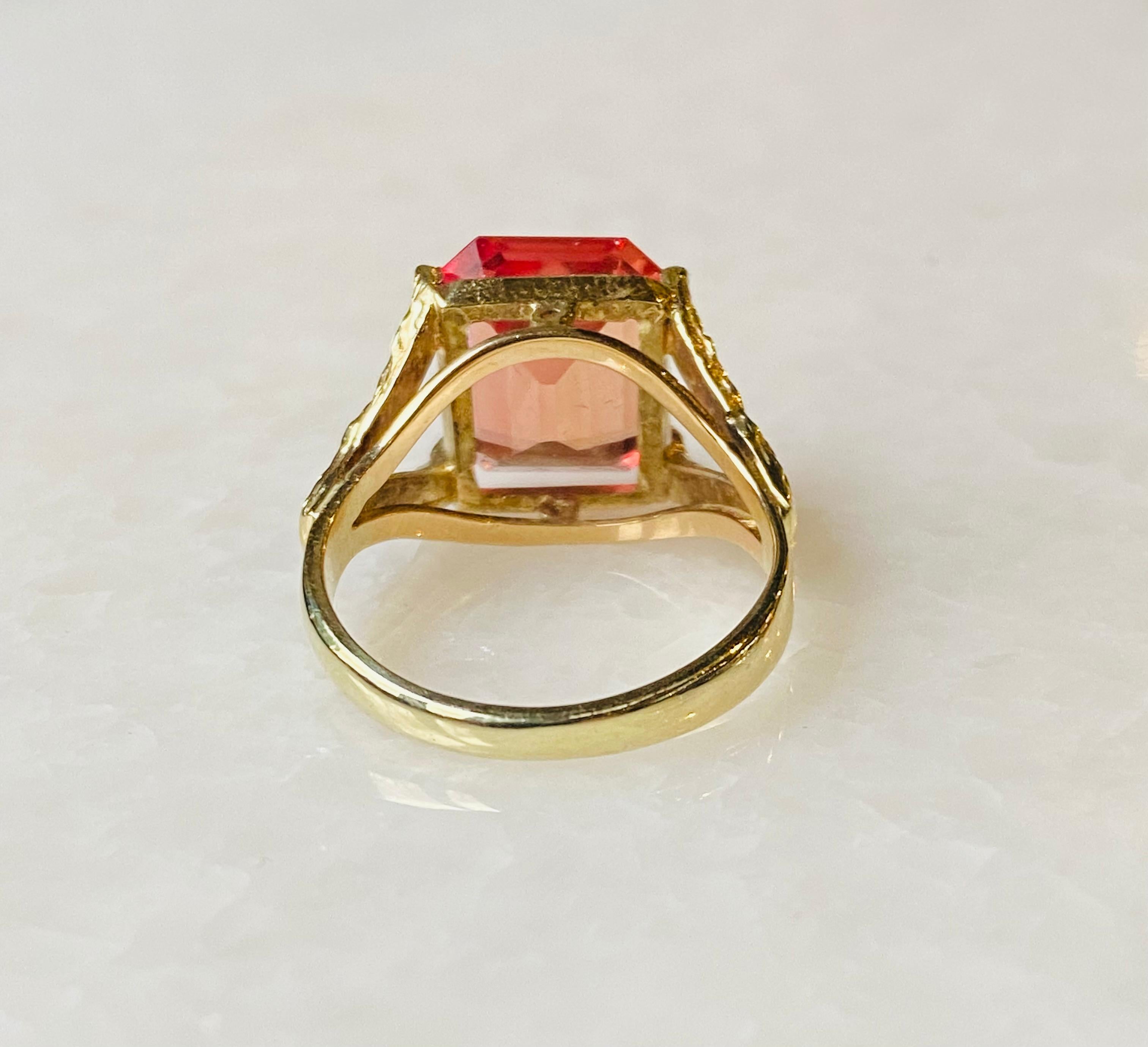 Women's or Men's 18 carat Yellow Golden Ring with Orange Sapphire