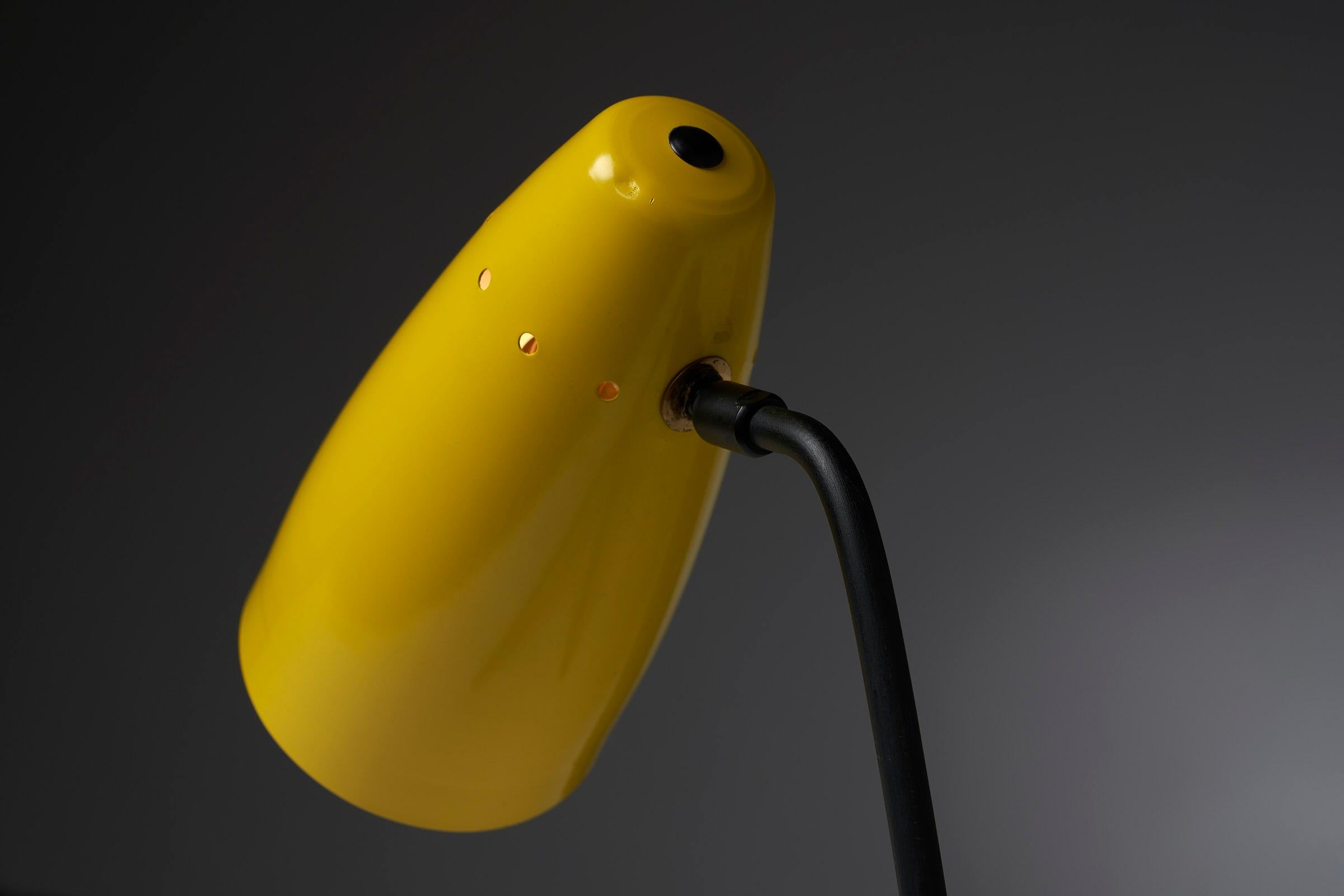 Lampe de table Grashopper jaune mi-siècle en vente 3