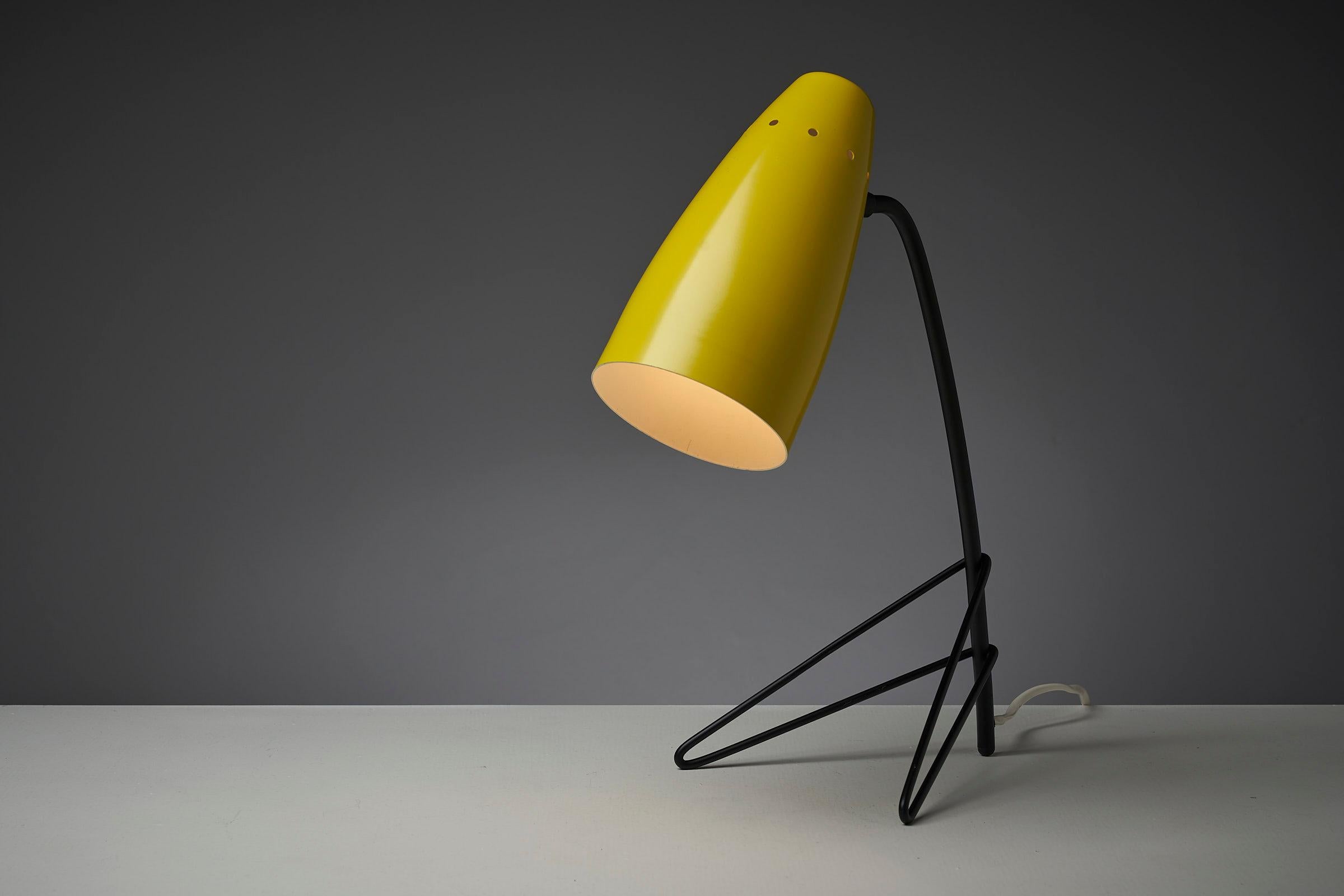 Inconnu Lampe de table Grashopper jaune mi-siècle en vente