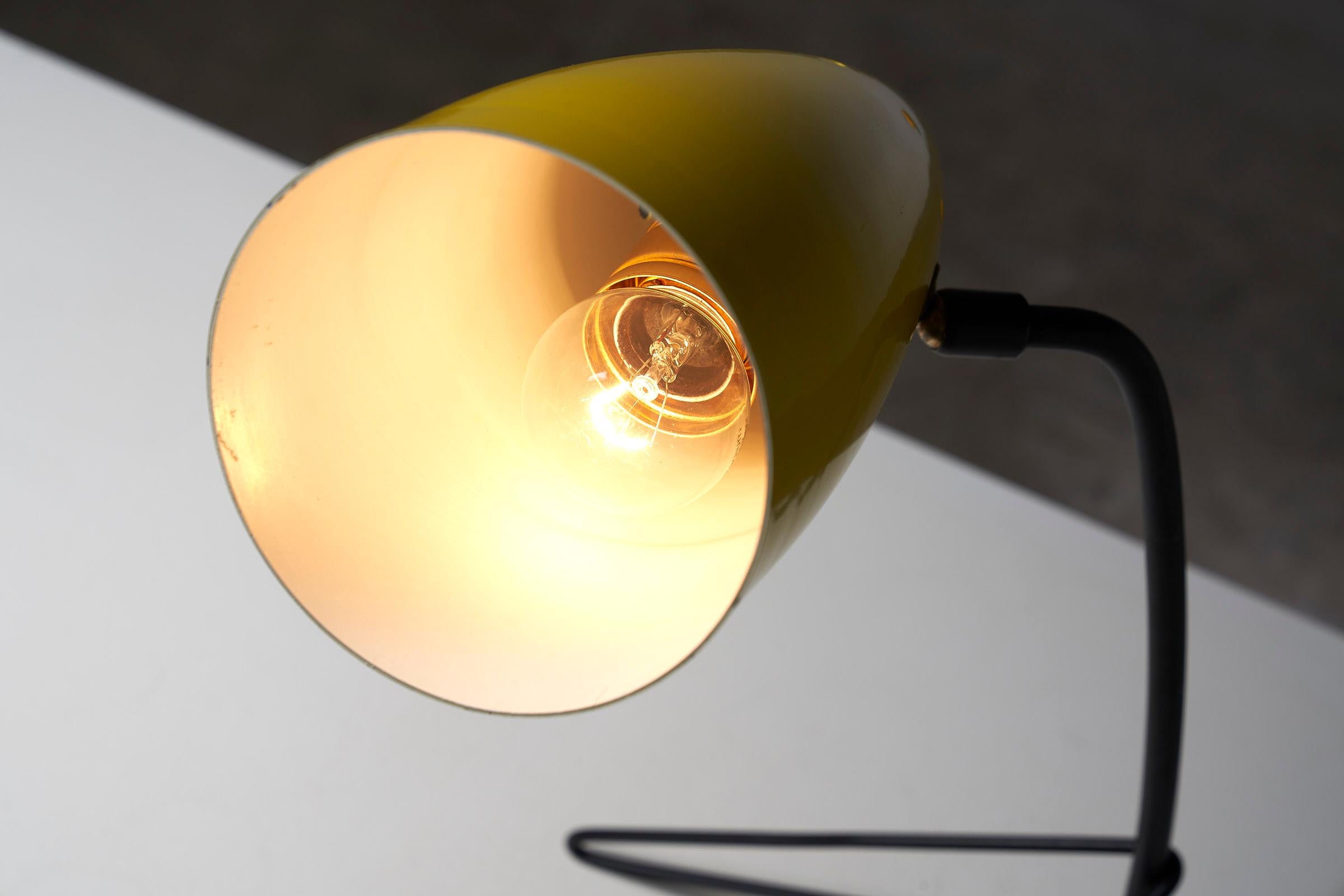 Métal Lampe de table Grashopper jaune mi-siècle en vente