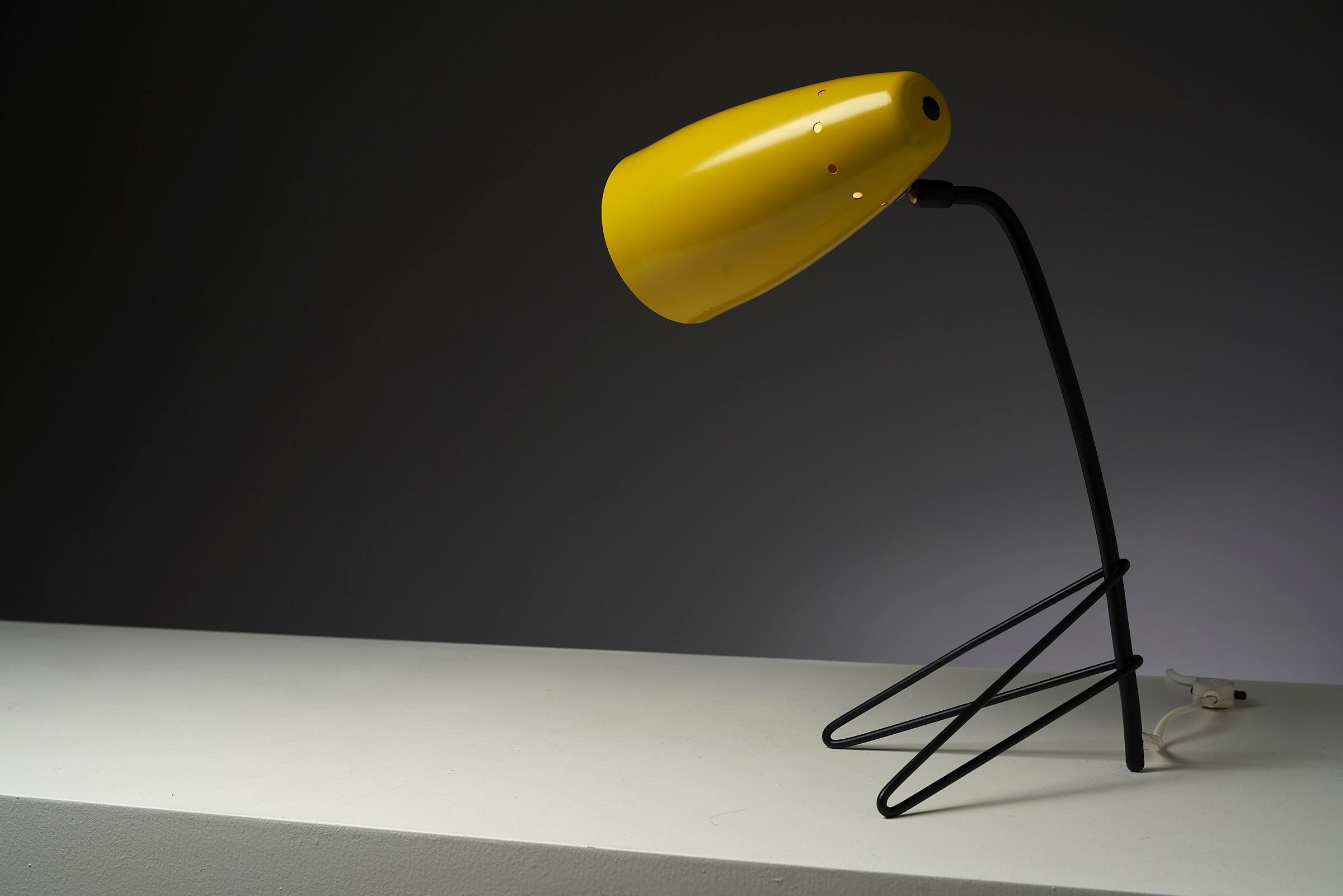 Lampe de table Grashopper jaune mi-siècle en vente 1