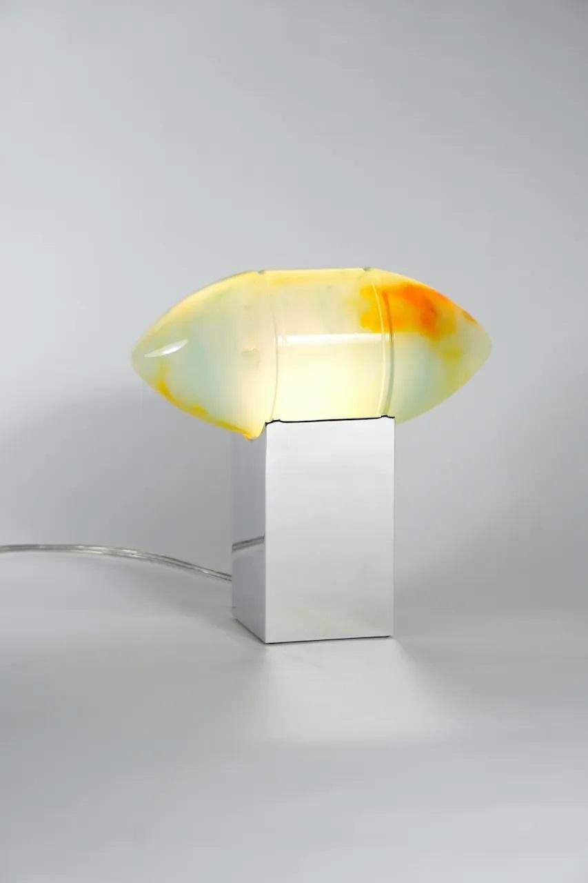 Lampe Helios de Zoran Strijbosch
Fait à la main
Dimensions : 
Base : D 9 x L 9 H 15 cm
Sphère : P 10,5 x L 10,5 x H 25 cm
MATERIAL : Aluminium, acrylique.

Dans l'Antiquité, Hélios était révéré comme le dieu du soleil, chargé de guider le soleil