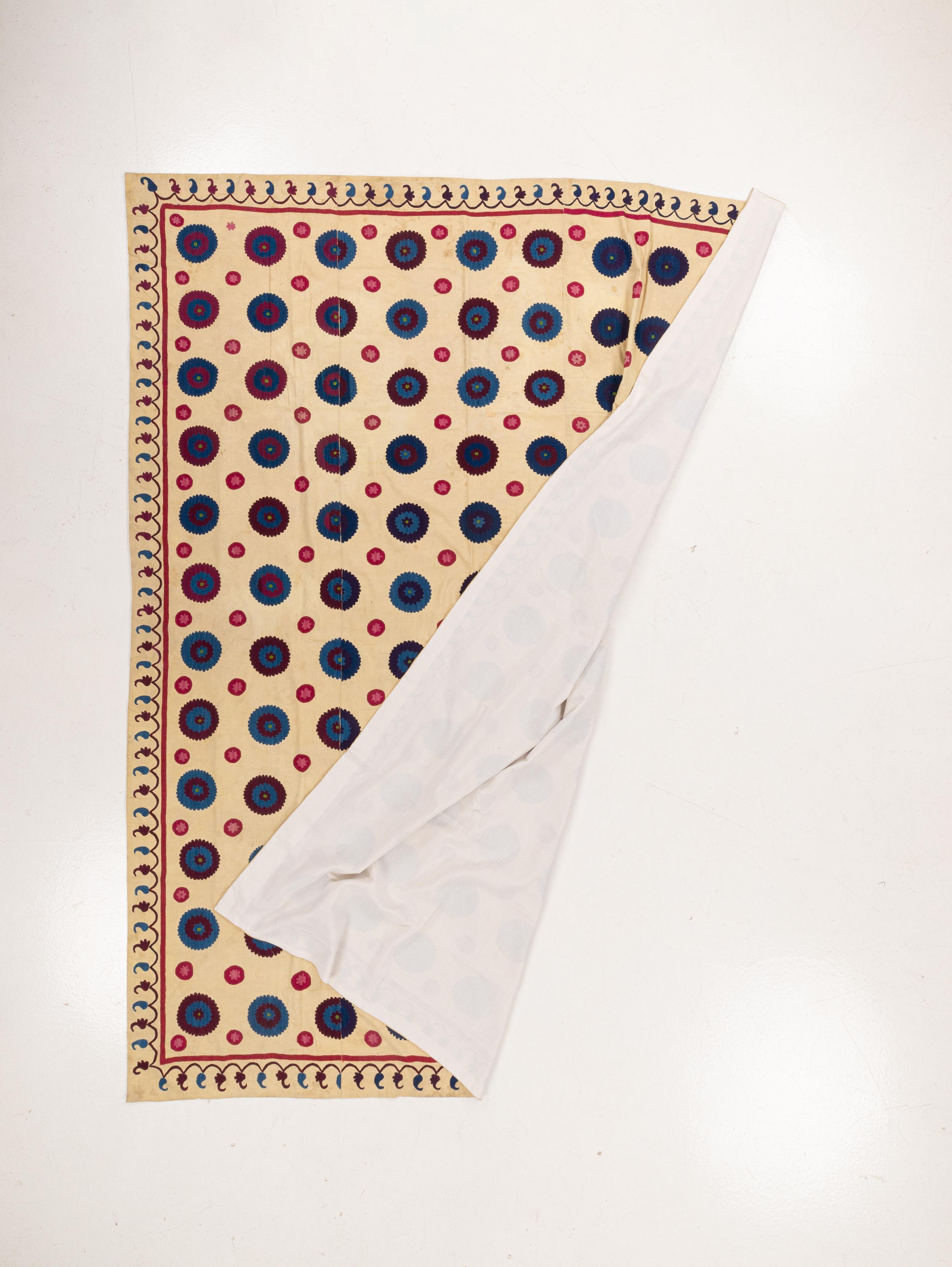 Suzani à fond jaune, Ouzbékistan, début du 20e siècle. en vente 4