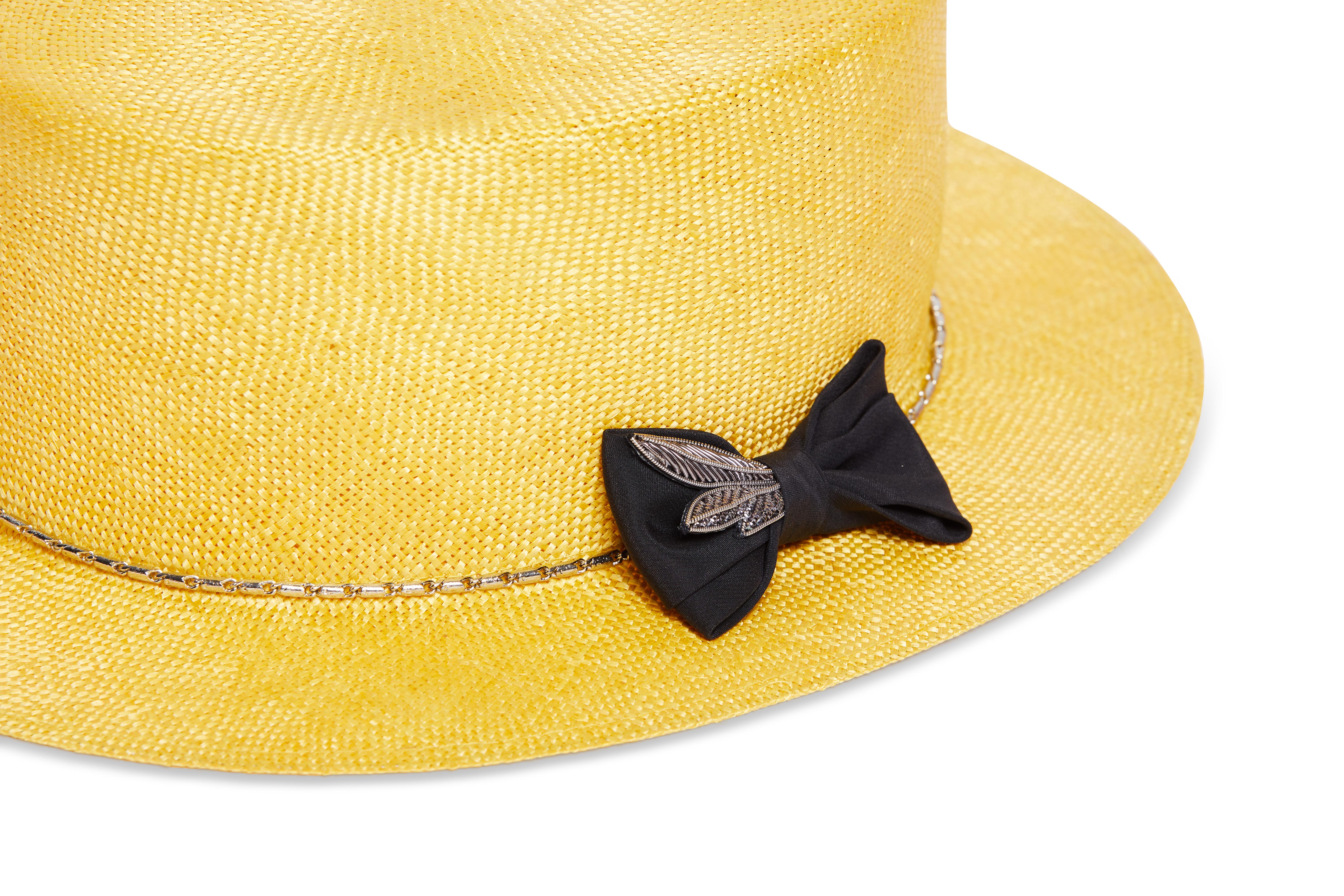 Yellow hat NWOT In New Condition In Capri, IT