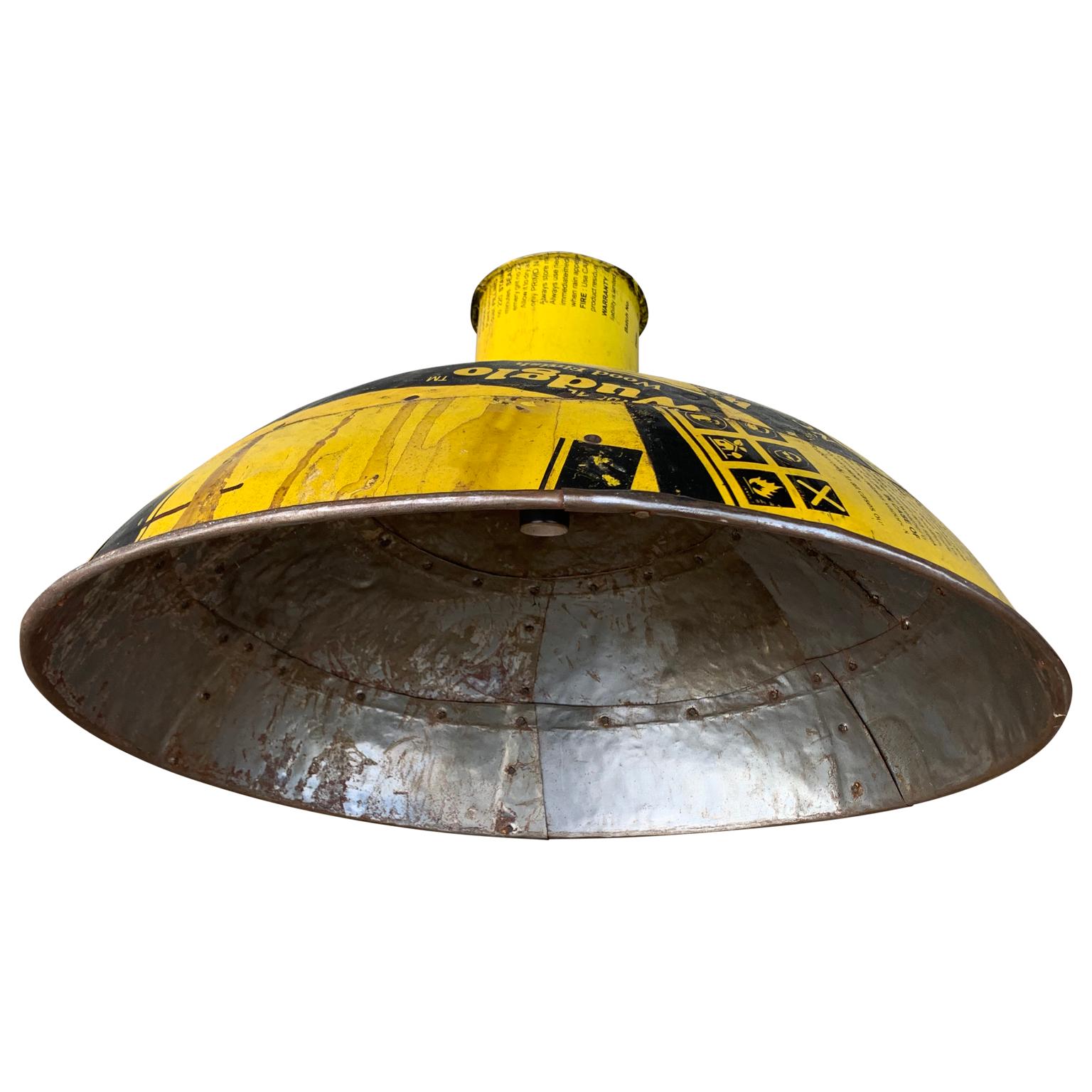 Peint lampe à suspension industrielle vintage en aluminium jaune en vente
