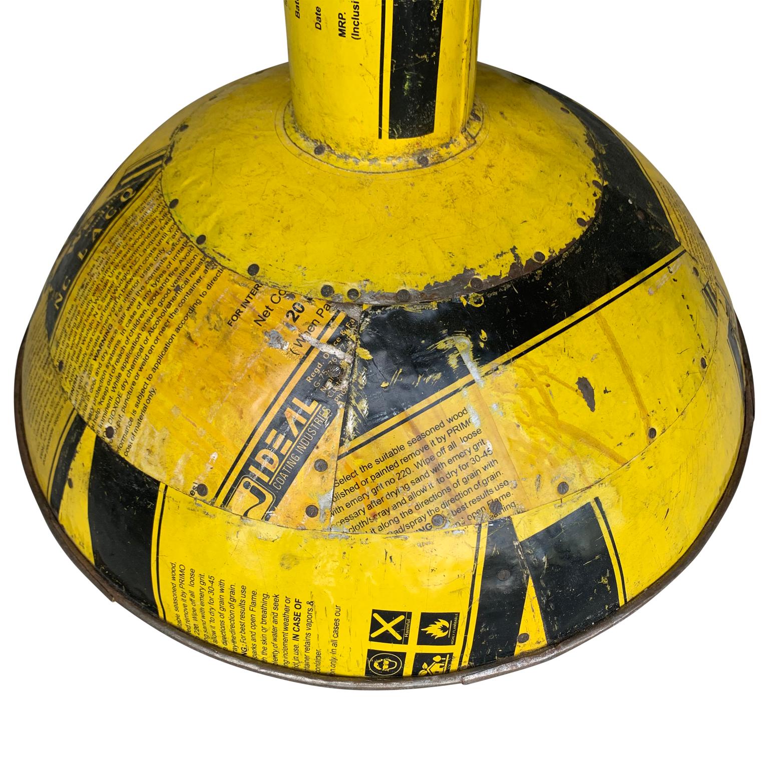 lampe à suspension industrielle vintage en aluminium jaune en vente 1