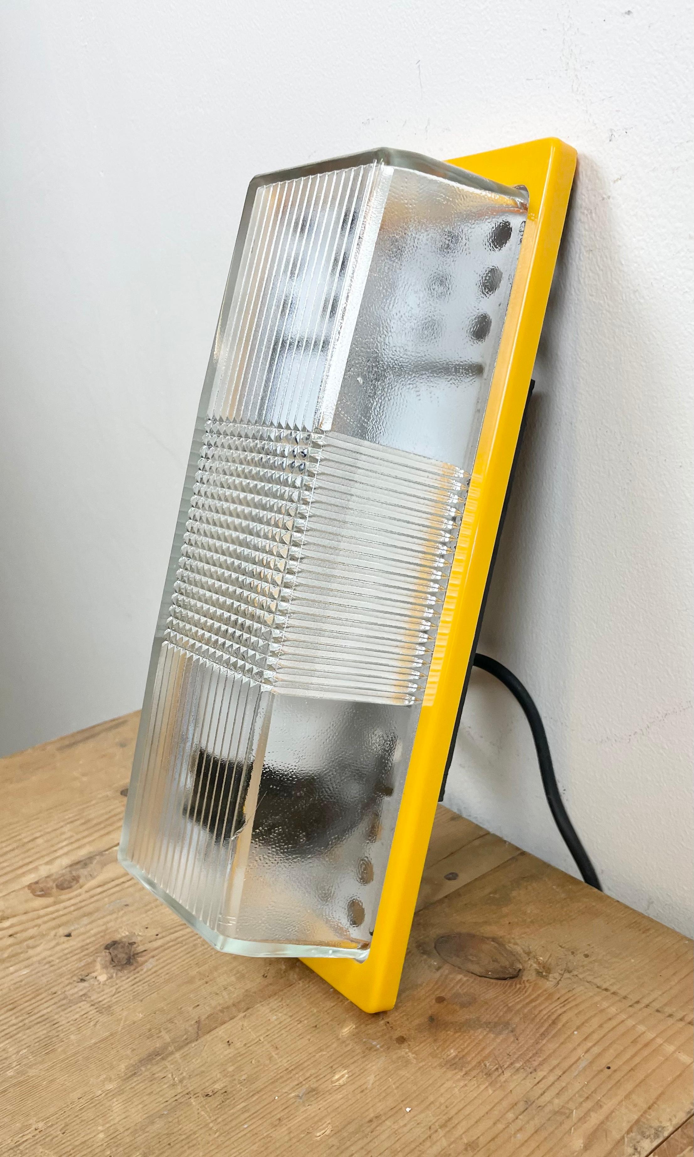 Yellow Industrial Bakelite Wall Light from Elektrosvit, 1970s In Good Condition For Sale In Kojetice, CZ