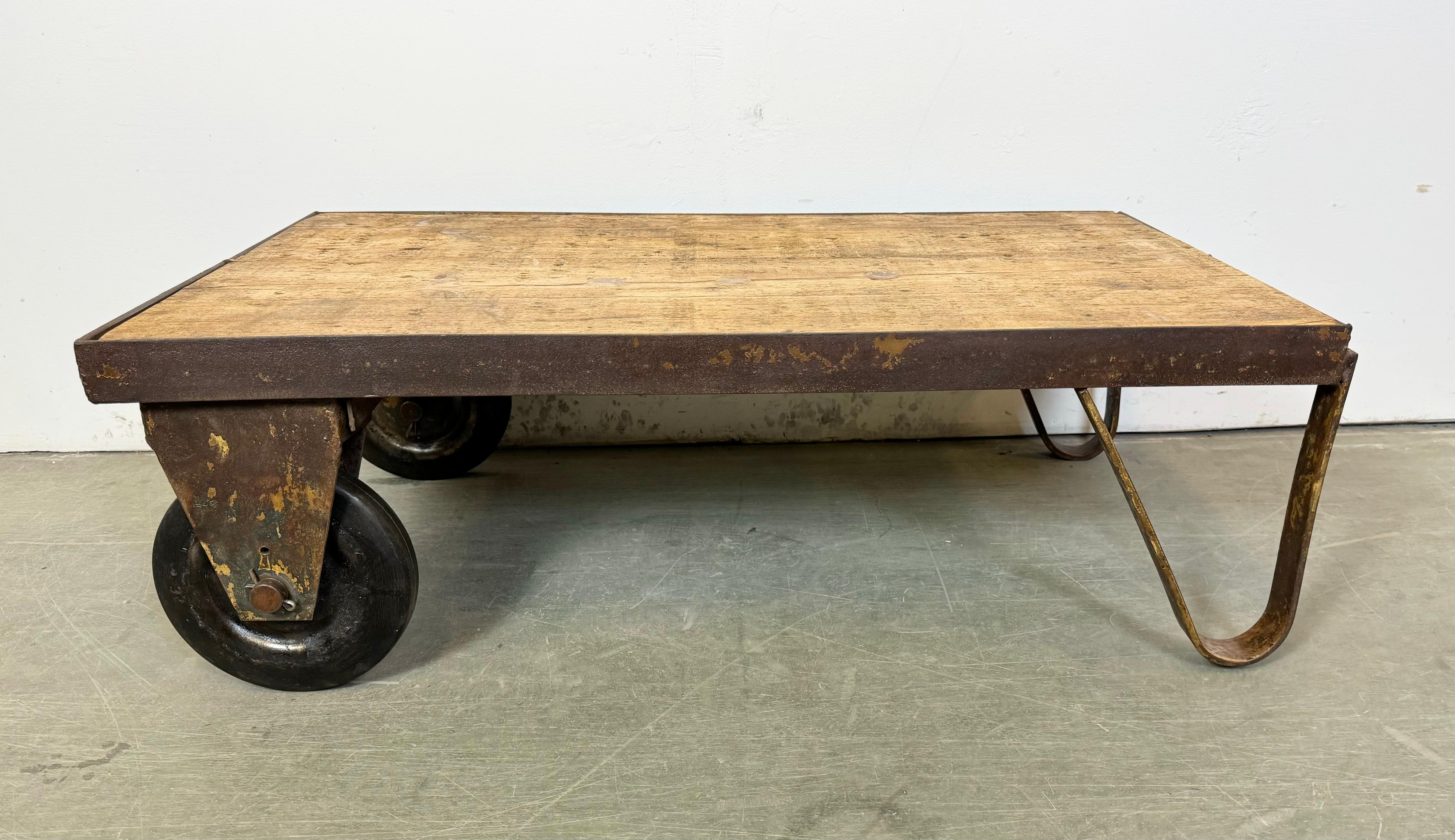 Yellow Industrial Coffee Table Cart, 1960s For Sale 10
