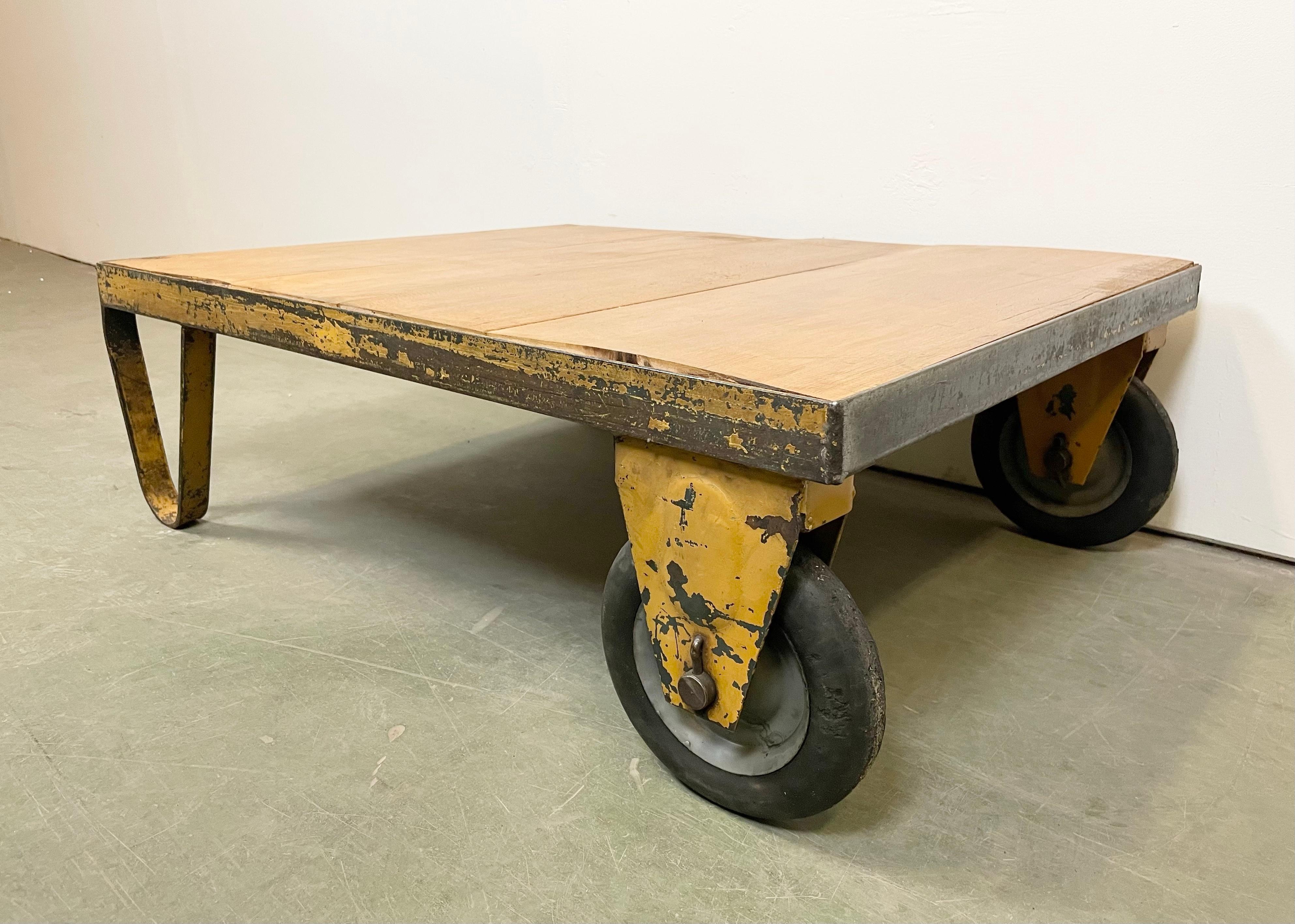 Yellow Industrial Coffee Table Cart, 1960s In Good Condition For Sale In Kojetice, CZ