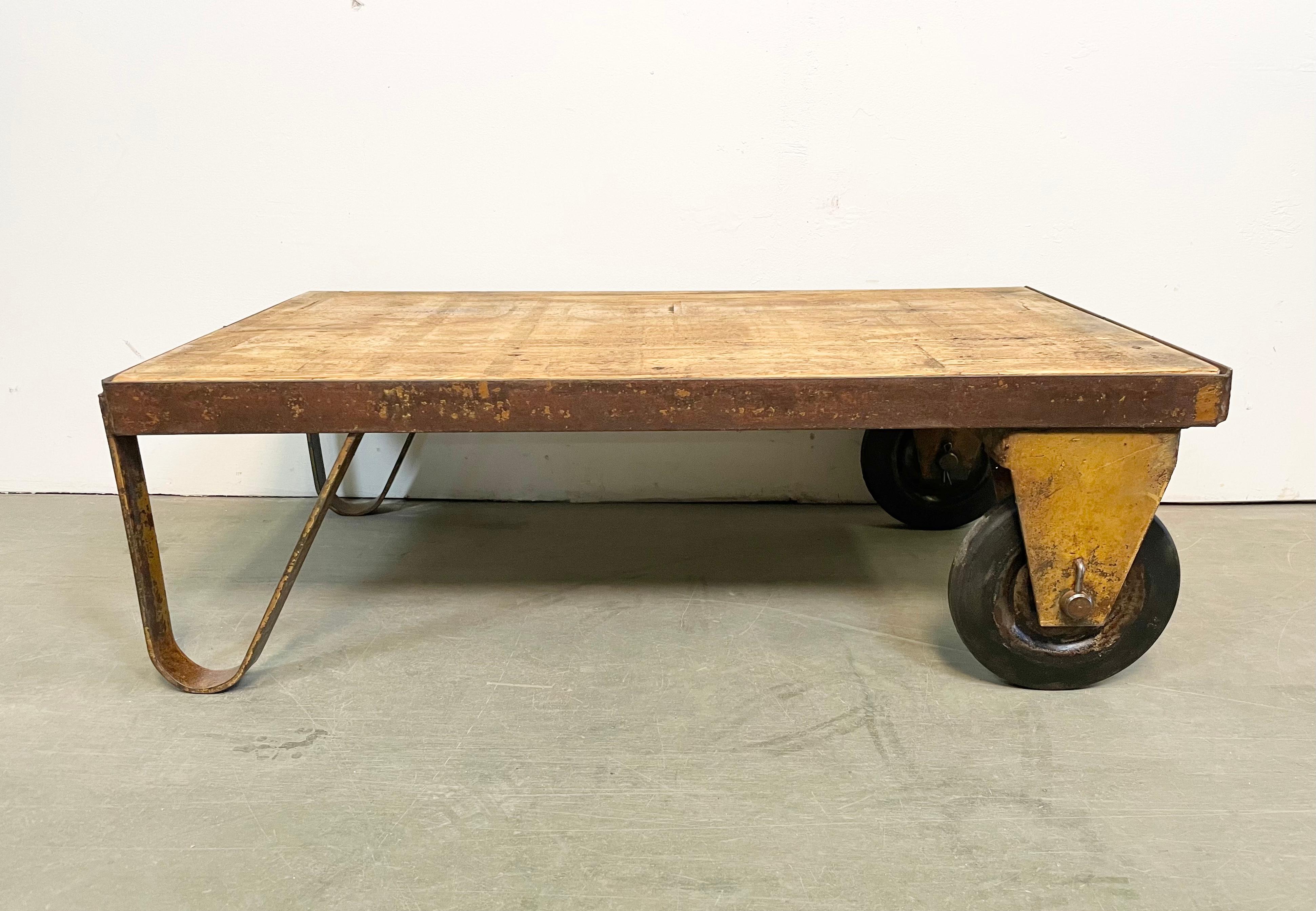 Yellow Industrial Coffee Table Cart, 1960s 1