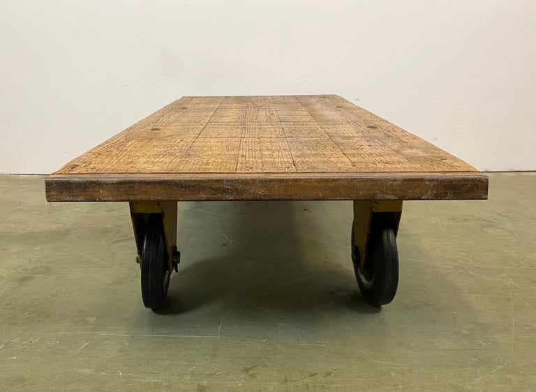 Yellow Industrial Coffee Table Cart, 1960s For Sale 3