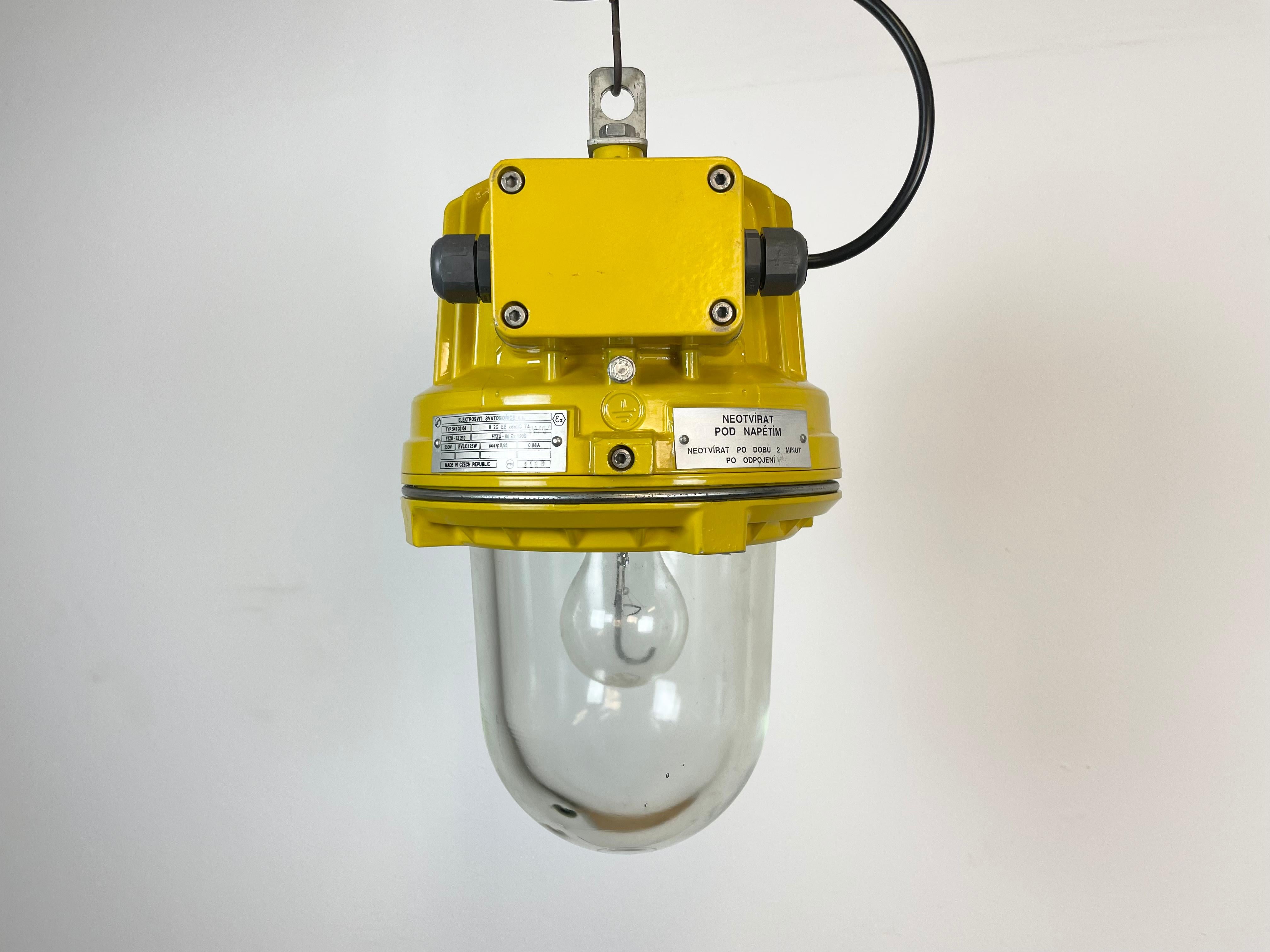 Industrial factory pendant light manufactured by Elektrosvit in Czech Republic during the 1990s. It features a cast aluminium body and explosion-proof glass.
The socket requires E27 lightbulbs. New wire. The weight of the lamp is 10 kg.