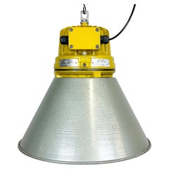 Gelbe Industrielle Explosion Proof-Lampe mit Aluminiumschirm, 1990er-Jahre