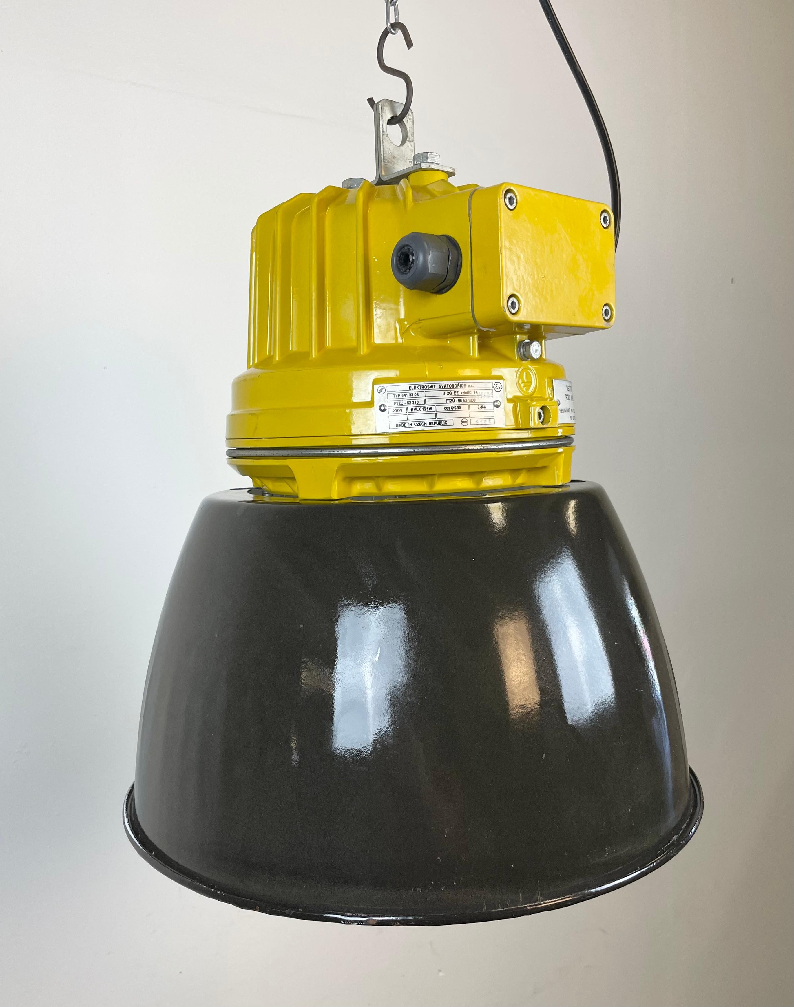 Yellow Industrial Explosion Proof Lamp with Black Enameled Shade, 1990s In Good Condition In Kojetice, CZ