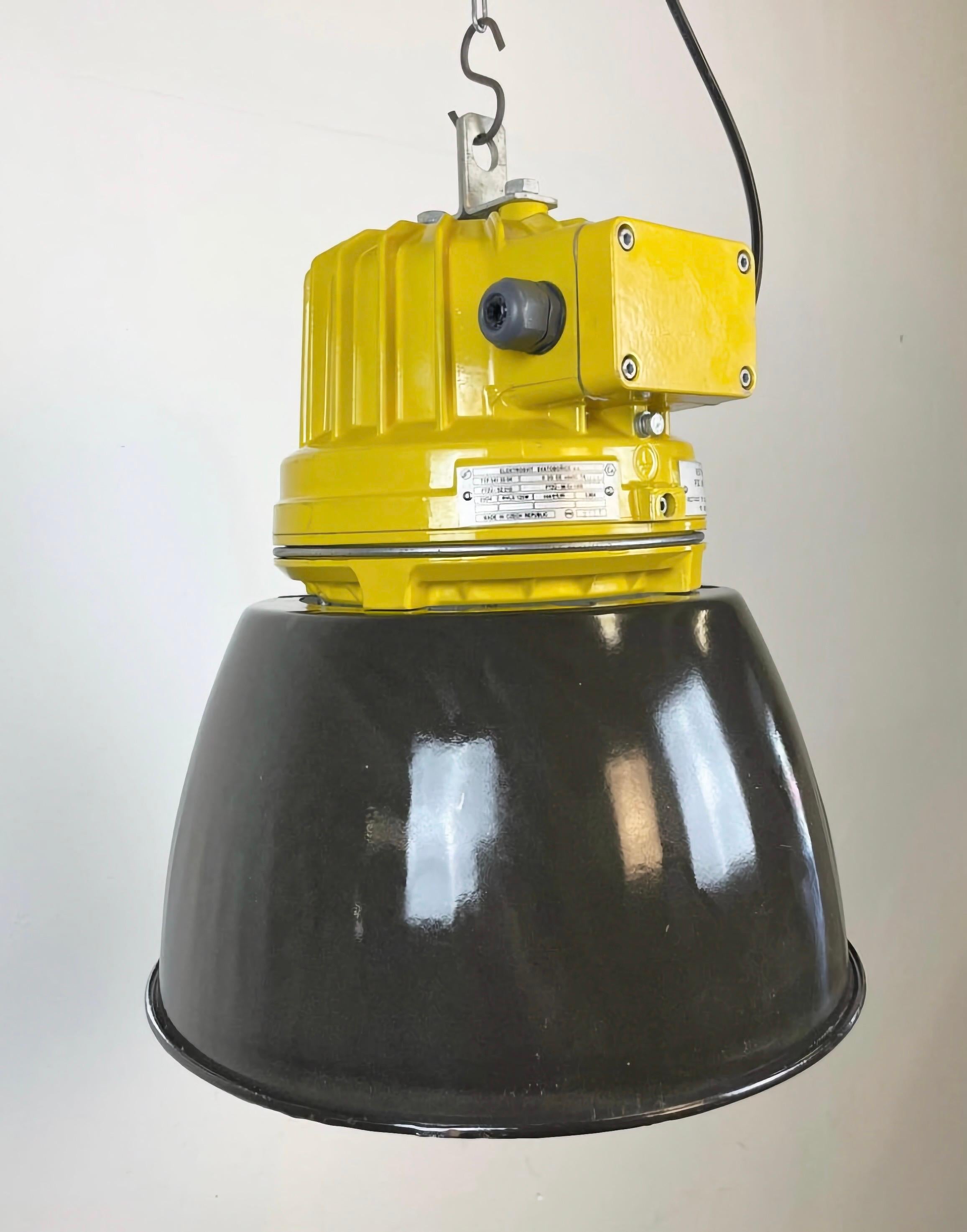 Yellow Industrial Explosion Proof Lamp with Black Enameled Shade, 1990s In Good Condition For Sale In Kojetice, CZ