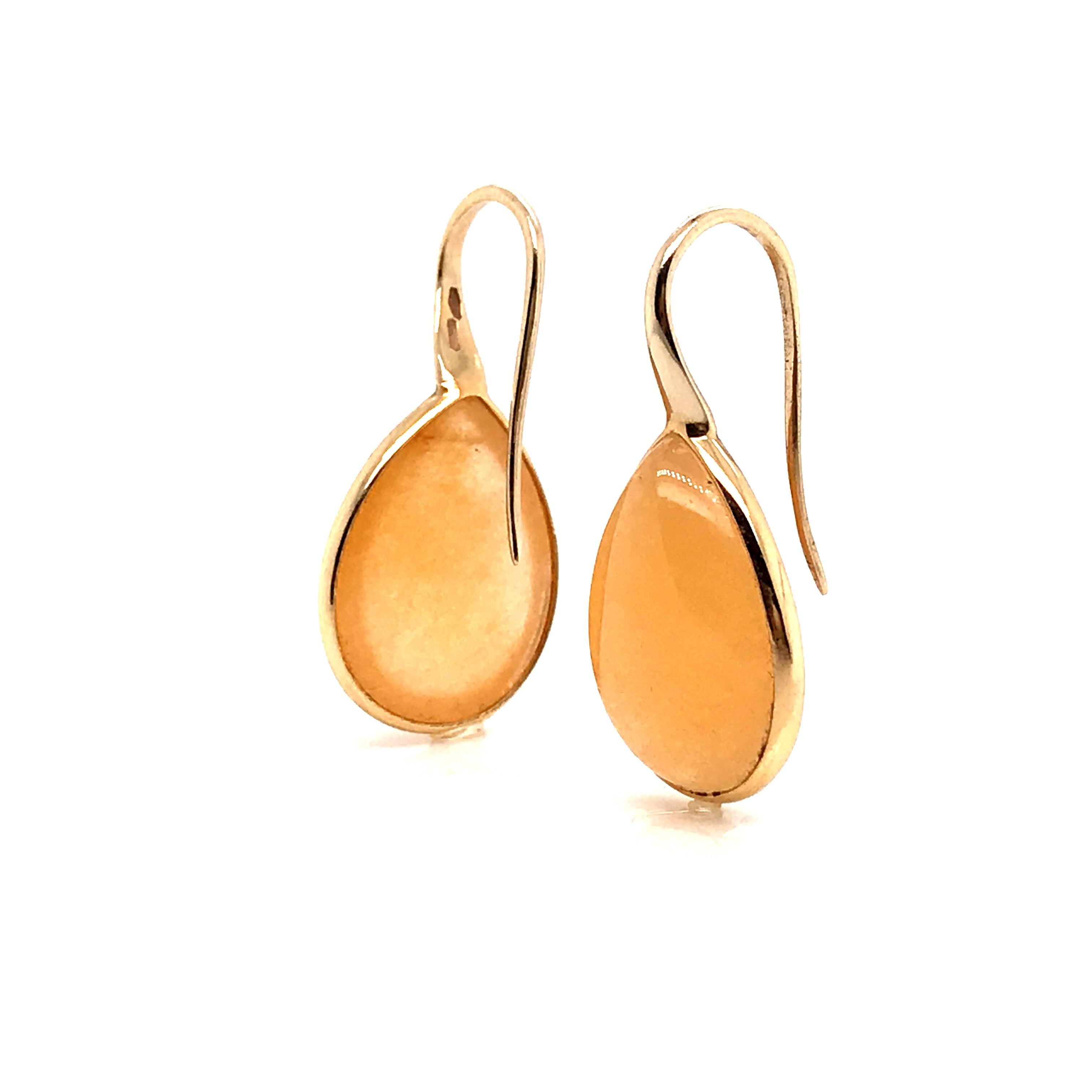 Taille cabochon Boucles d'oreilles en goutte en or 18 carats et jade jaune sur or rose en vente