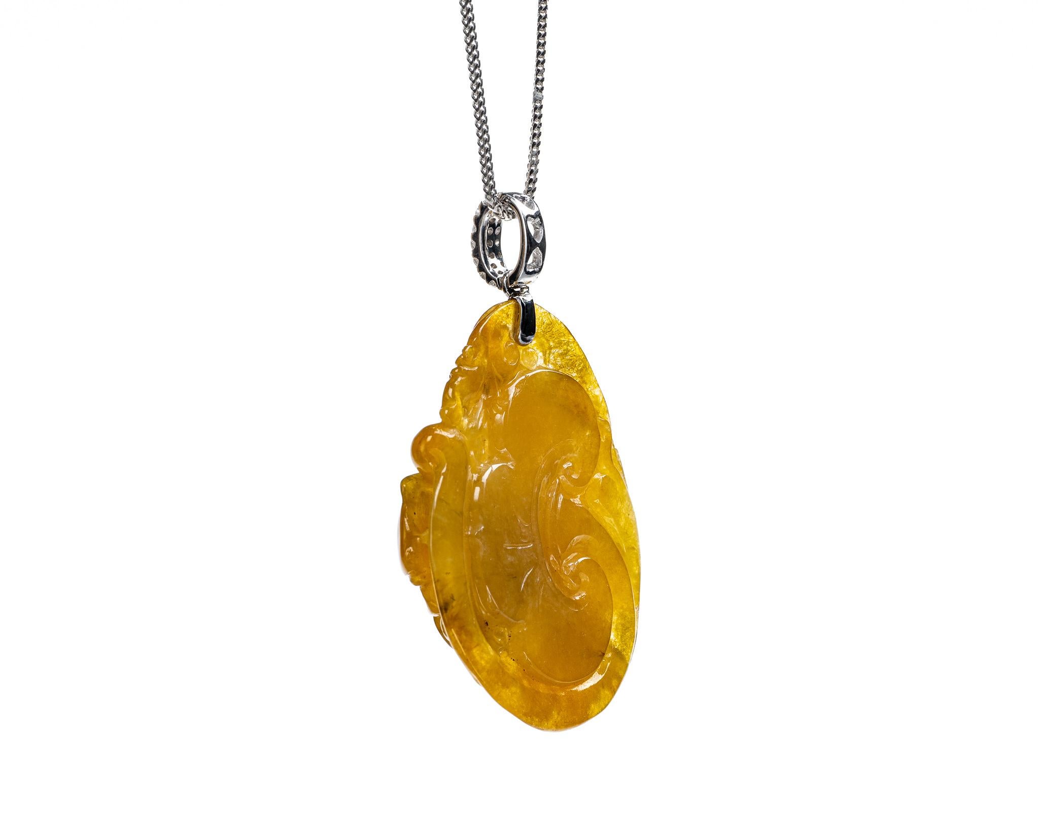 Pendentif fleur de lotus et poisson en jade jadéite jaune, certifié non traité Neuf - En vente à San Francisco, CA