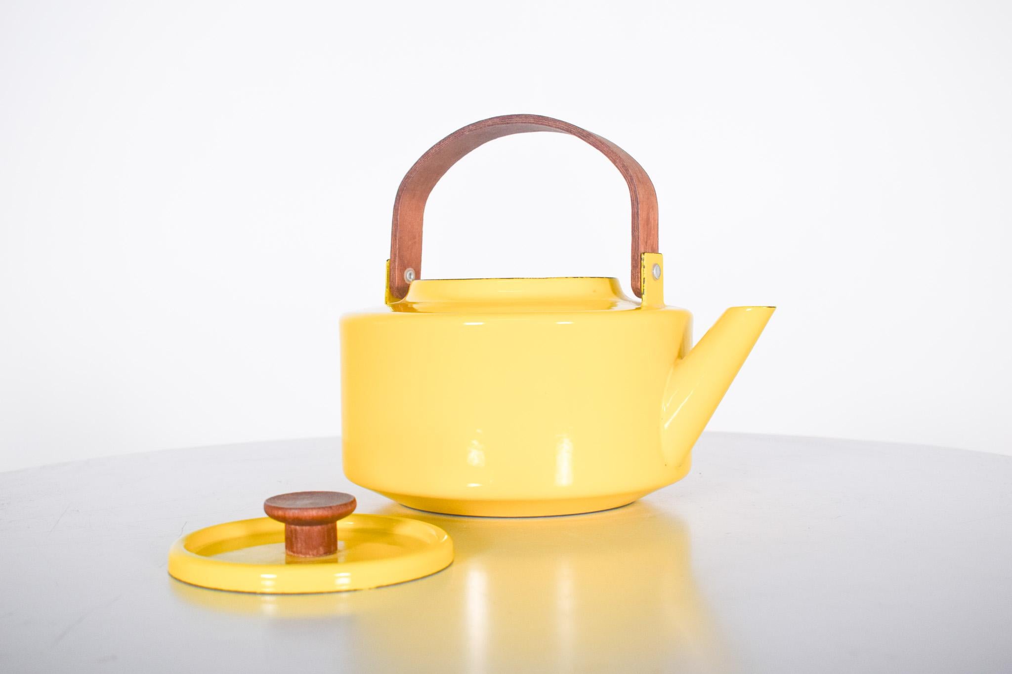 Late 20th Century Yellow kettle, Michael Lax, Copco in Enamel and Teak For Sale
