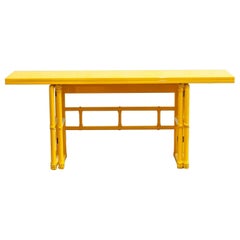 Consola lacada en amarillo con superficie abatible de McGuire San Francisco, años 70 Consola lacada en amarillo con superficie abatible de McGuire San Francisco, años 70