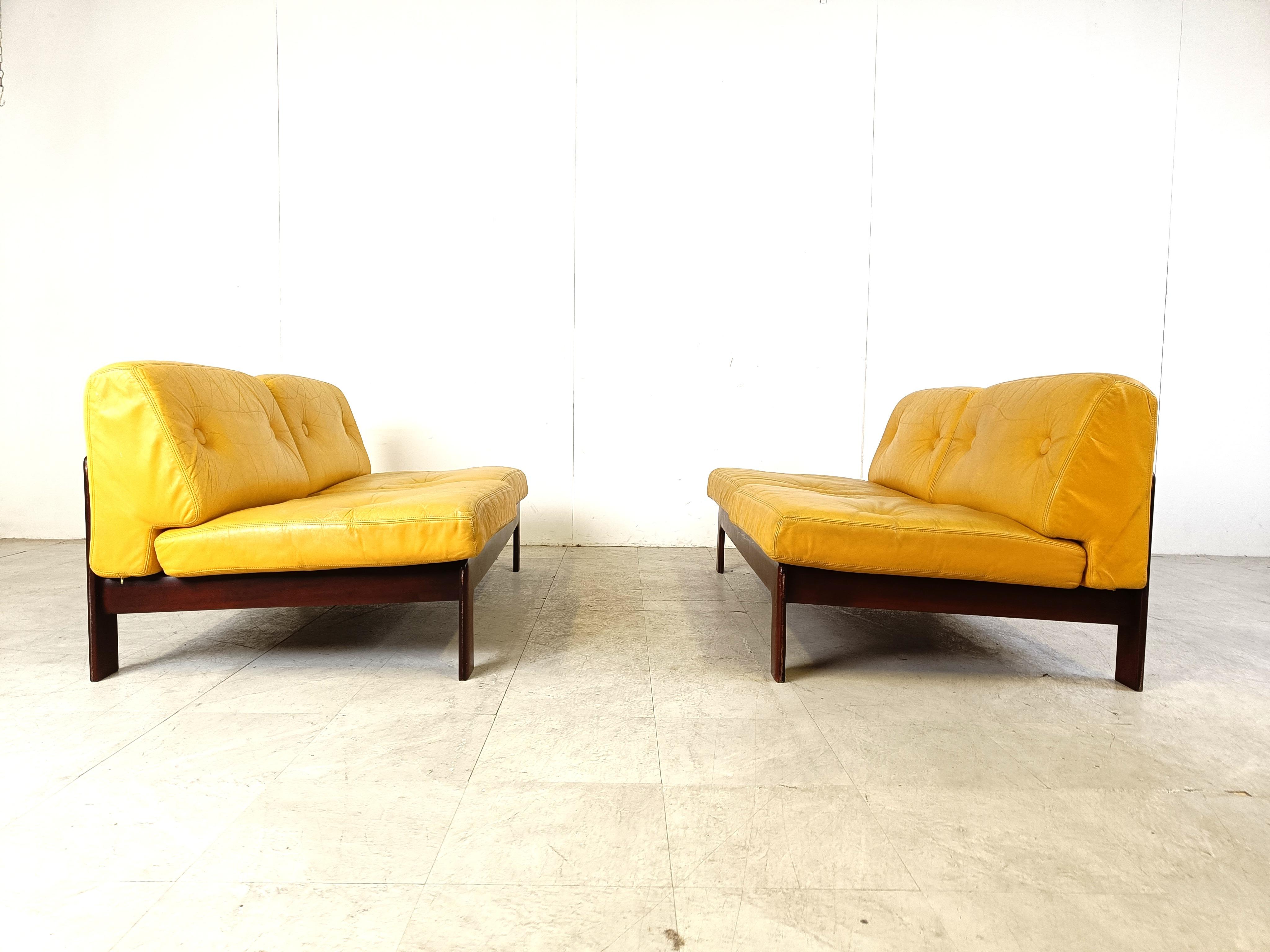 Yellow leather Durlet sofa, 1960s  For Sale 2