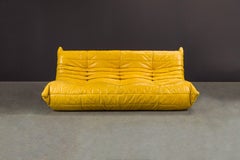 Canapé trois places "Togo" en cuir jaune par Michel Ducaroy pour Ligne Roset, signé