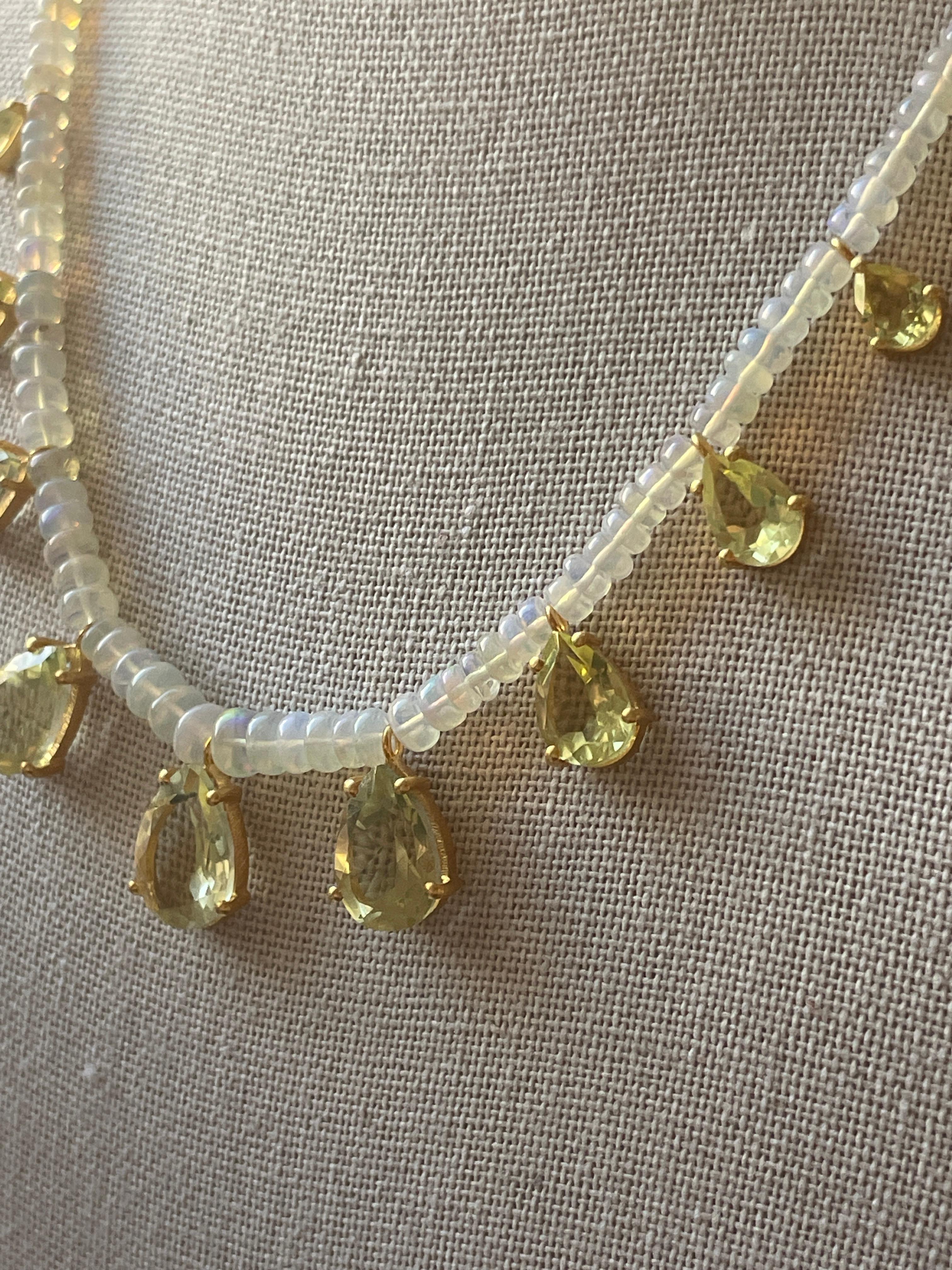 Collier en or perlé de 8,6 carats, topaze citron jaune et opale arc-en-ciel  Neuf - En vente à Amagansett, NY