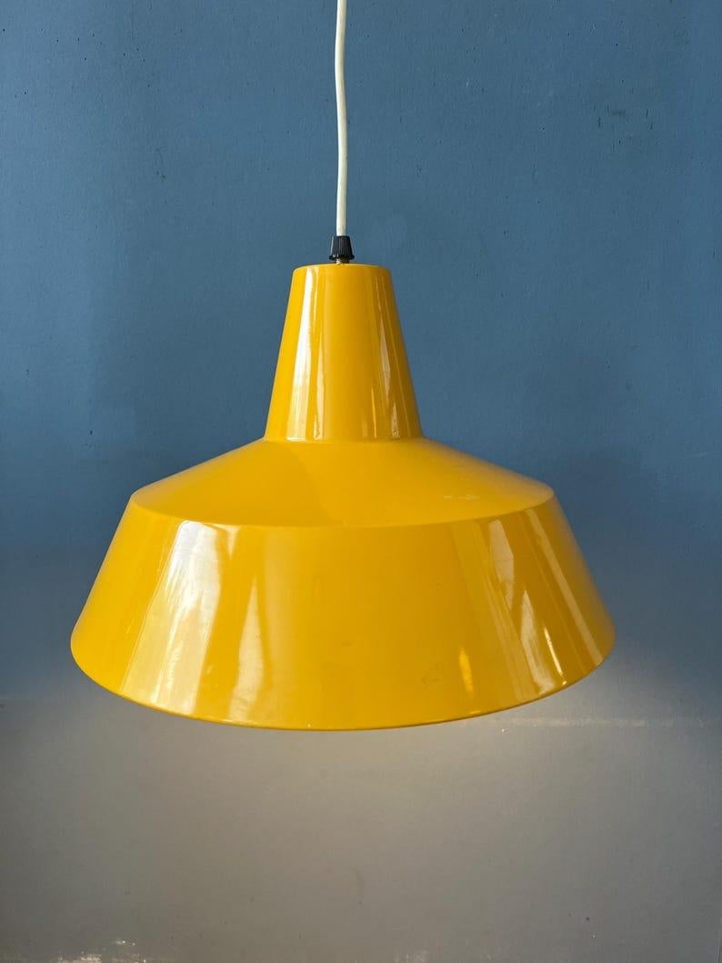 Yellow Louis Poulsen Arbejdspendel Style Industrial Pendant Lamp, 1970s In Excellent Condition In ROTTERDAM, ZH