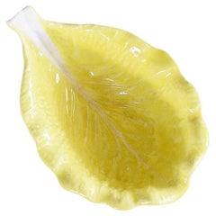 Portugiesische gelbe Majolika-Keramik-Servierschale für Teller von Secla