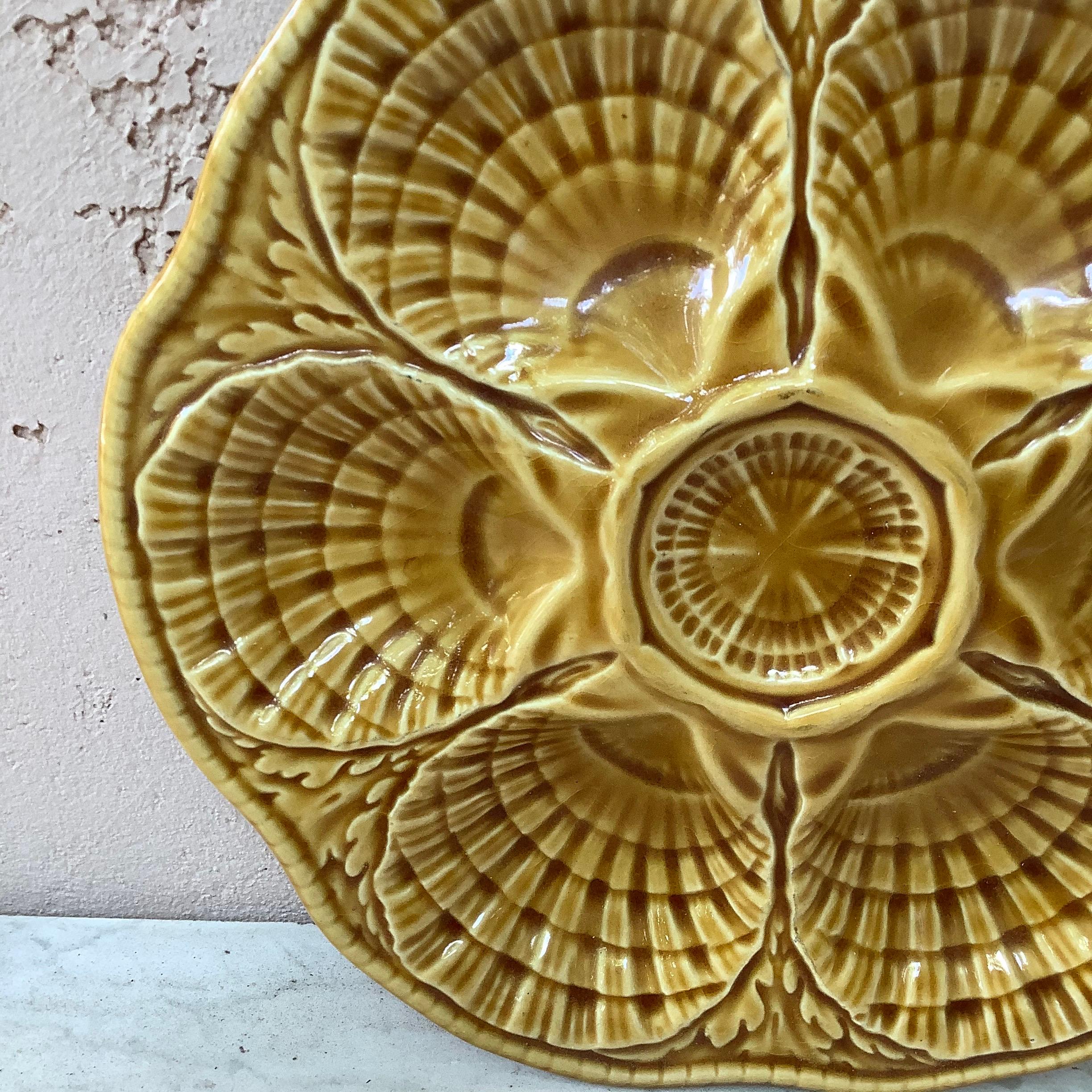 Majolica oyster plate signed Sarreguemines, circa 1930.
Yellow mustard color.
6 plates are available.