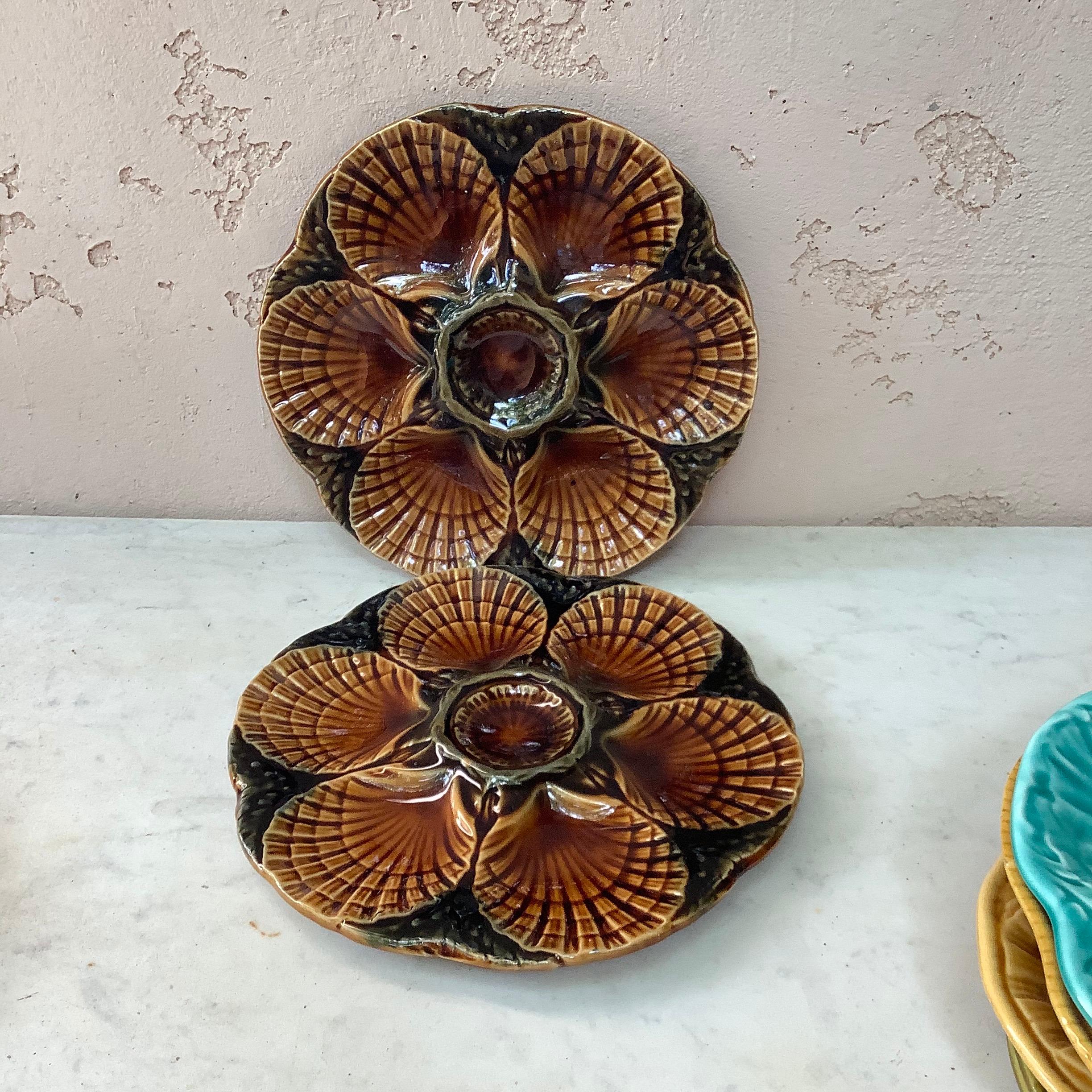 Majolica Oyster Plate Sarreguemines Circa 1950 In Good Condition For Sale In Austin, TX