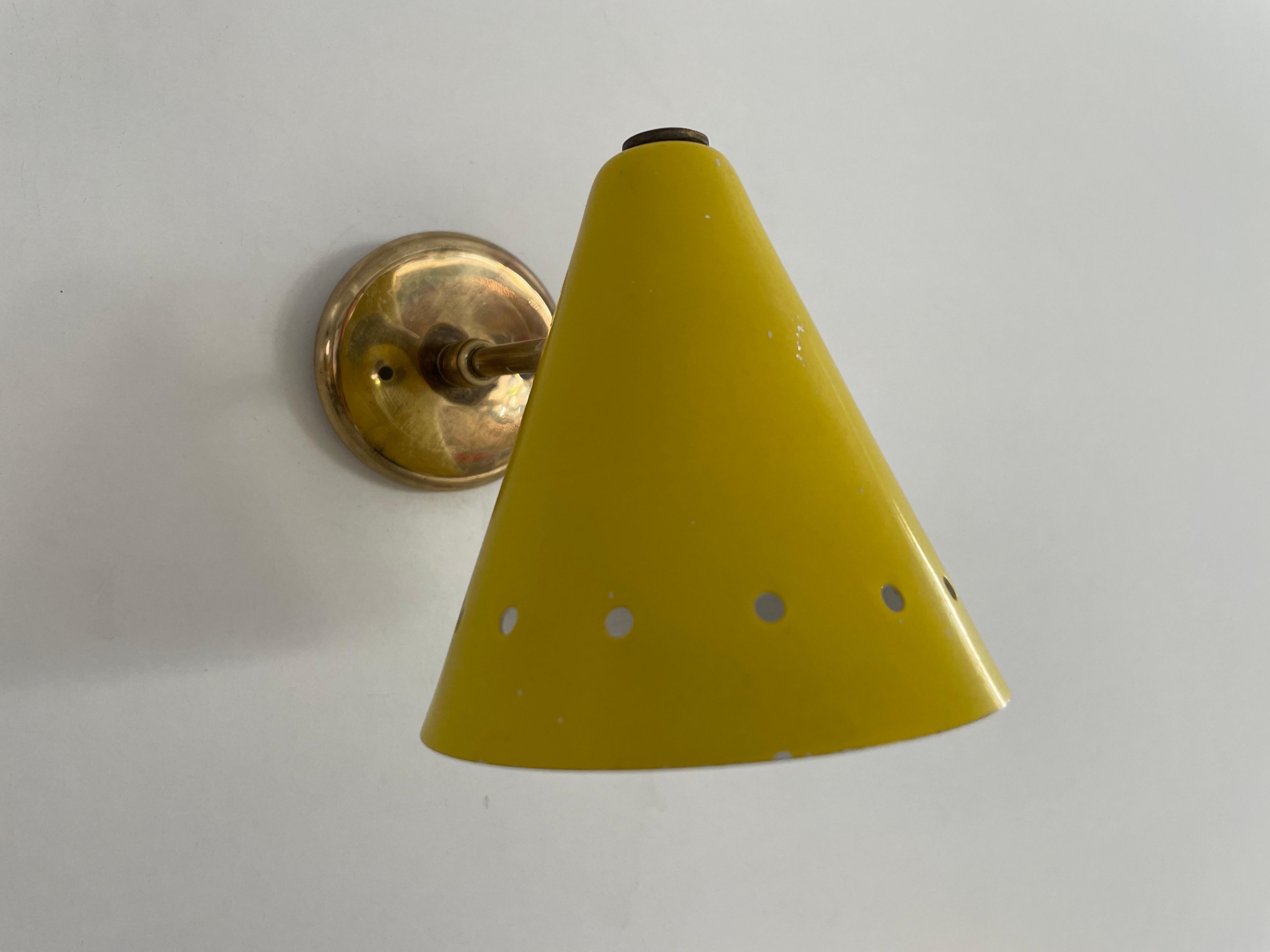Paar Wandlampen aus gelbem Metall und Messing, 1960er Jahre, Italien 1
